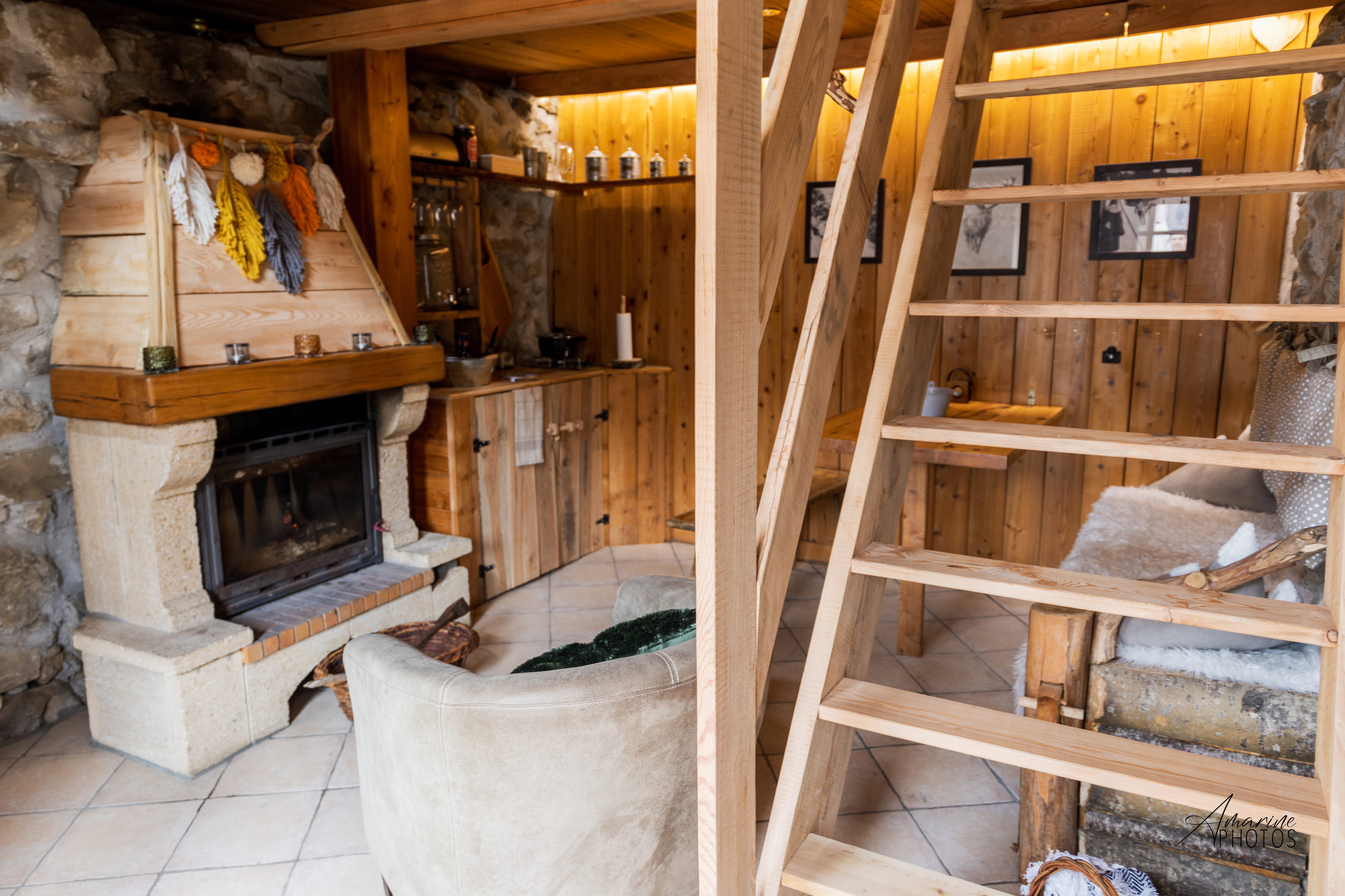 Chalet des Babous : un refuge romantique en pleine nature à Orcières — cuisine