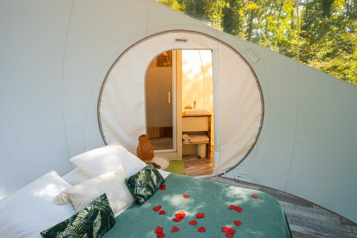 Séjournez dans une bulle suspendue en Midi-Pyrénées à Najac — cuisine