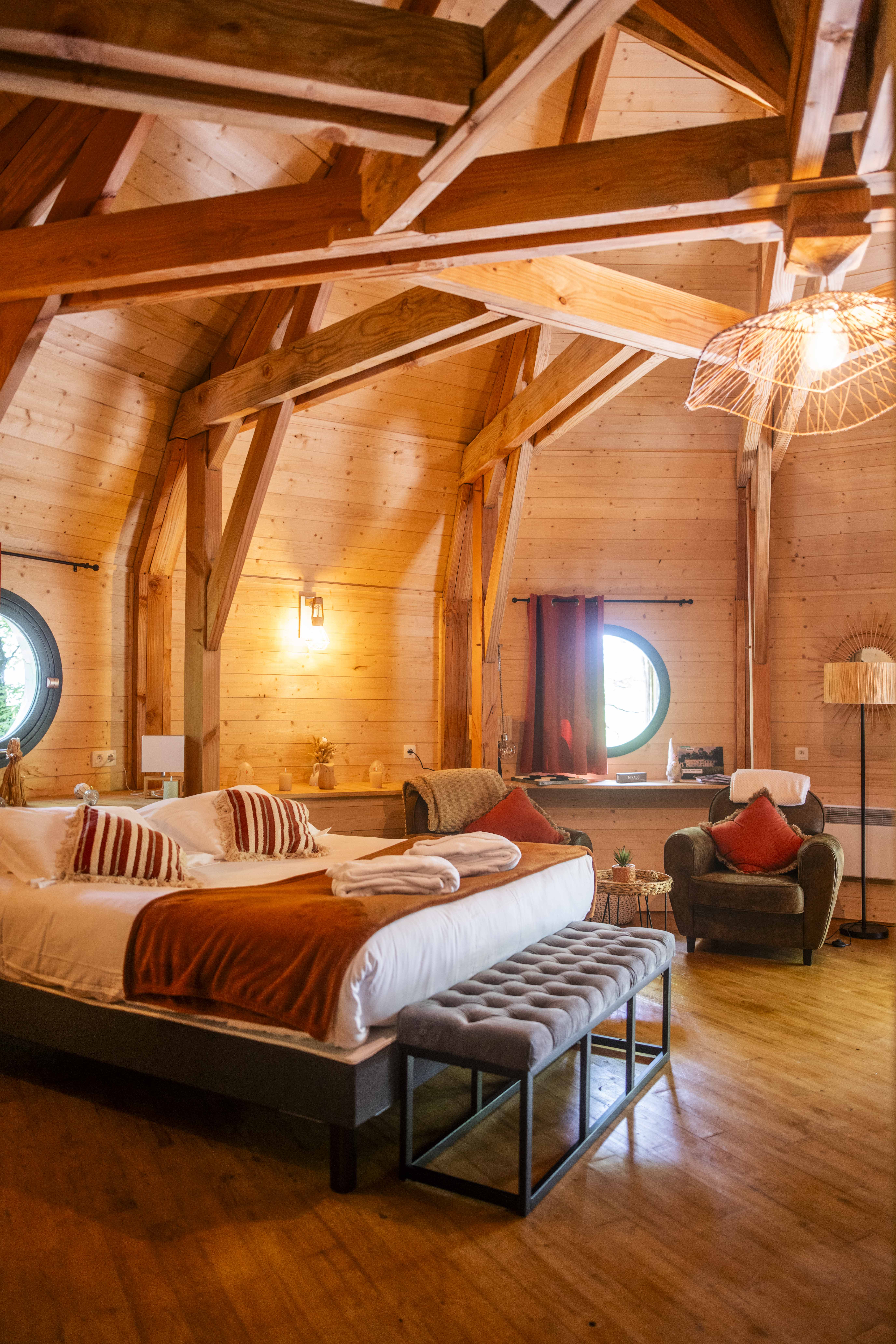 La Cabane la Vigne & Spa : une évasion dans les arbres à Martillac — chambre