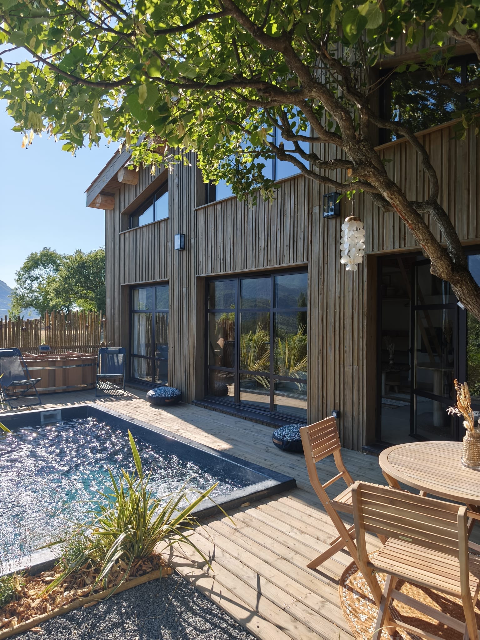 LODGE DES BARONNIES — Maison insolite avec spa et piscine à Drôme à Die — chambre
