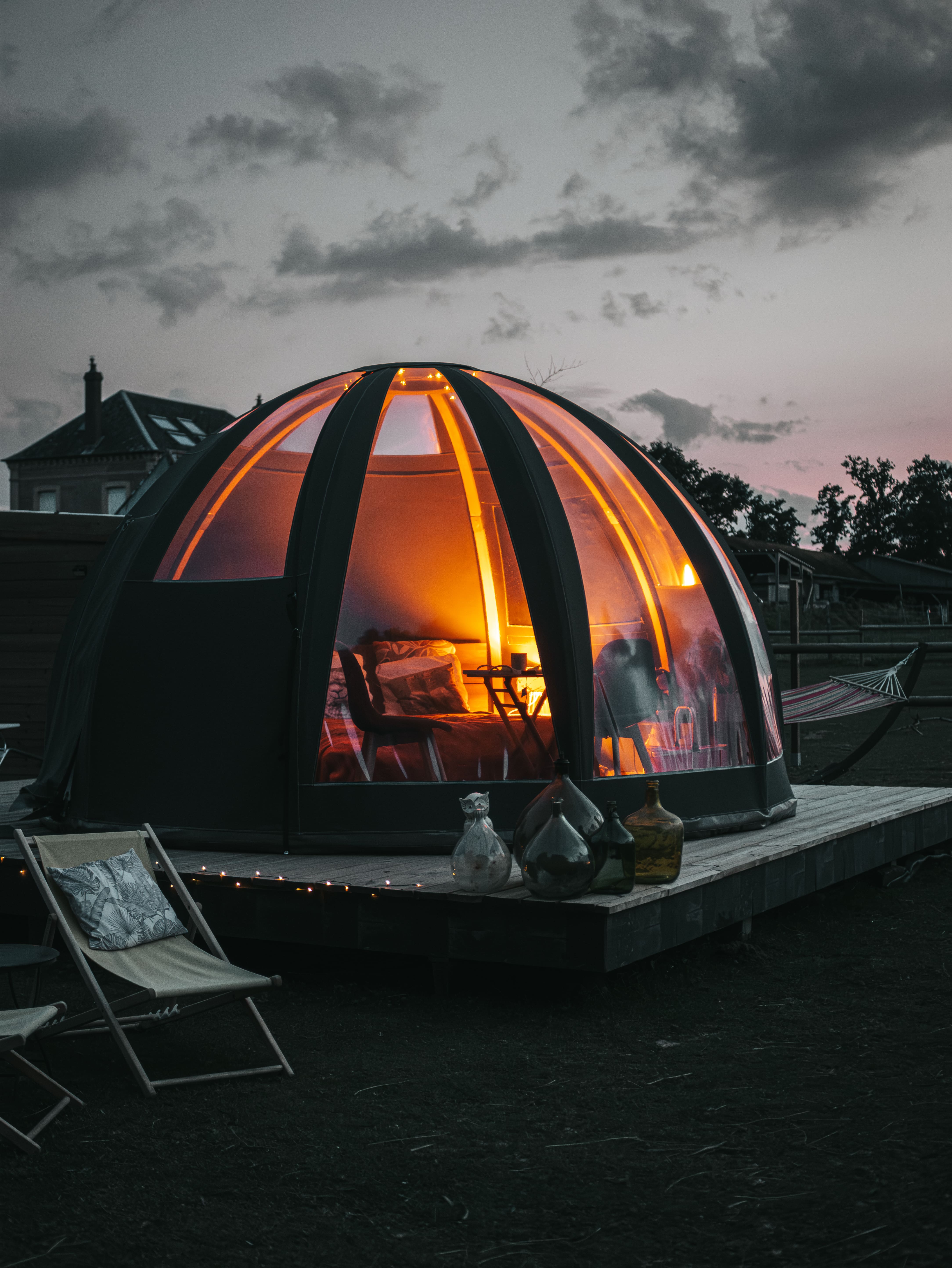 Les alpagas du clos — Nuit insolite avec vue sur les alpagas en Seine-Maritime à Rouen — vue depuis la terrasse