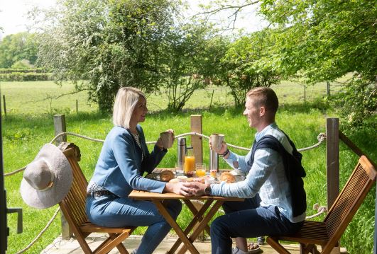 La cabane "L'Atelier du Peintre" — Cabane sur pilotis avec spa à Nord à Le Cateau-Cambrésis — espace de vie