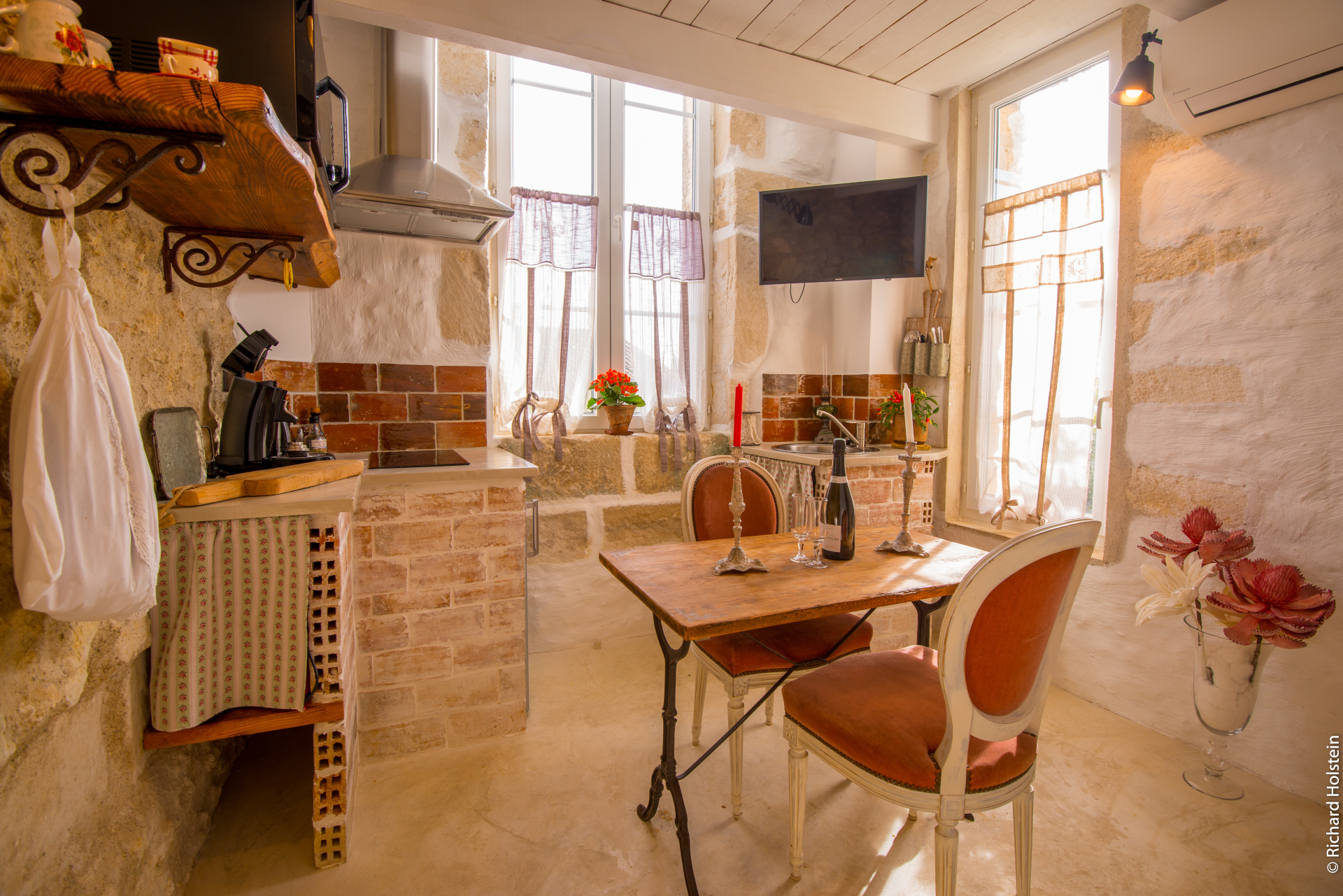 Le Nid d'Amour & Spa : une évasion romantique en Languedoc à Puimisson — salle de bain