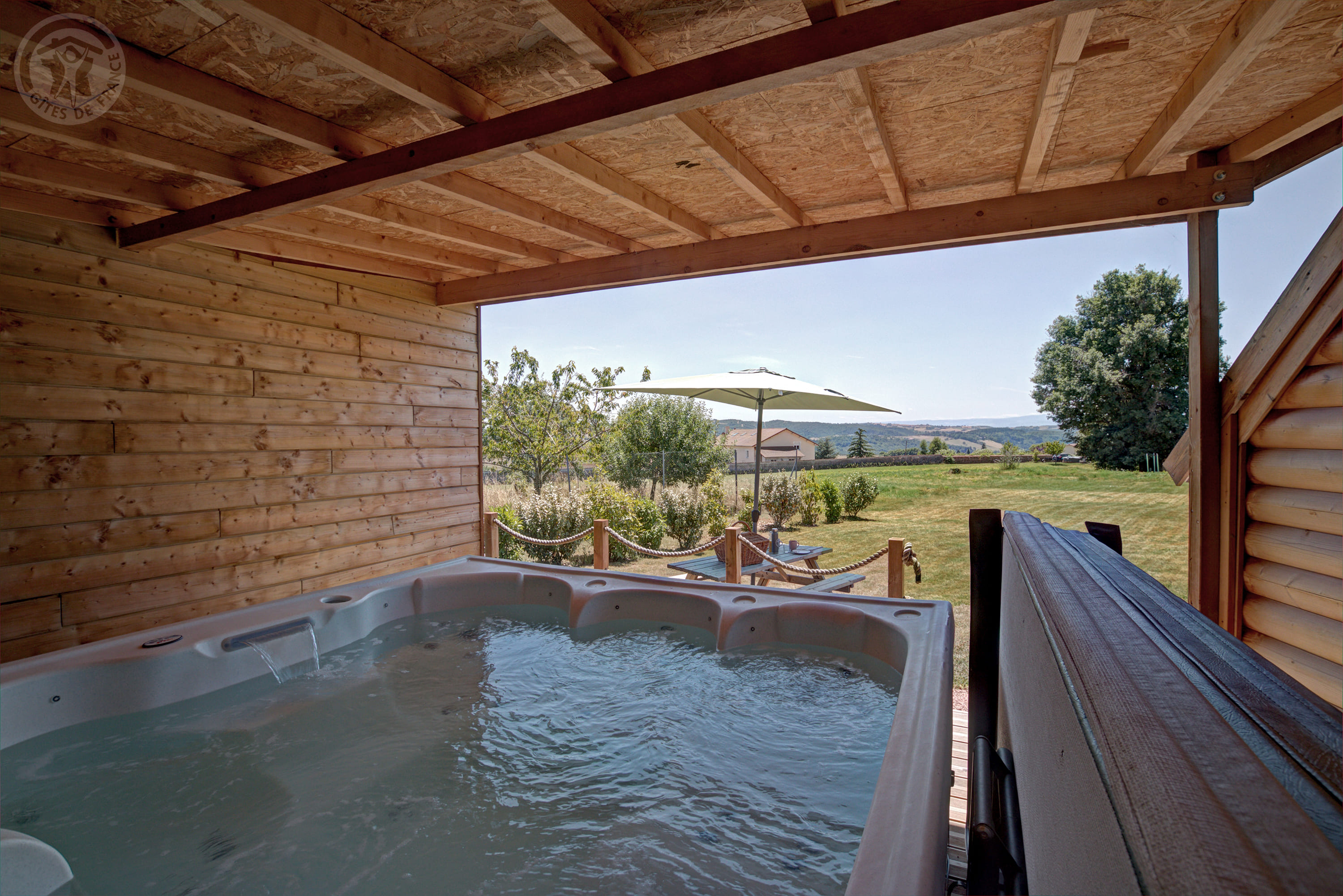 Kota Alaska : une expérience unique avec jacuzzi privatif à Pradines — vue intérieure