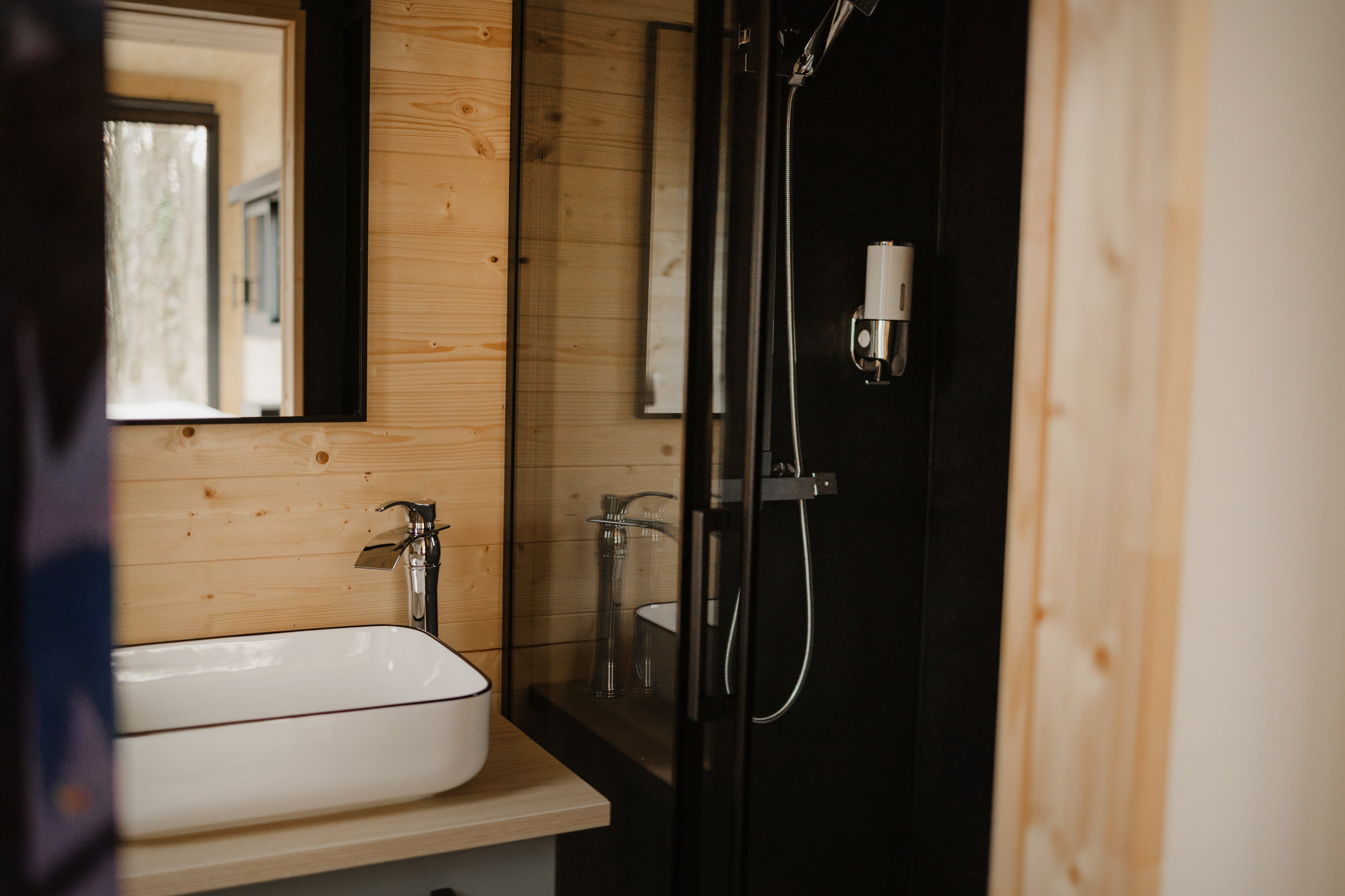 Isis — Tiny House avec spa à Châteauroux (Loiret) à Châteauroux — salle de bain