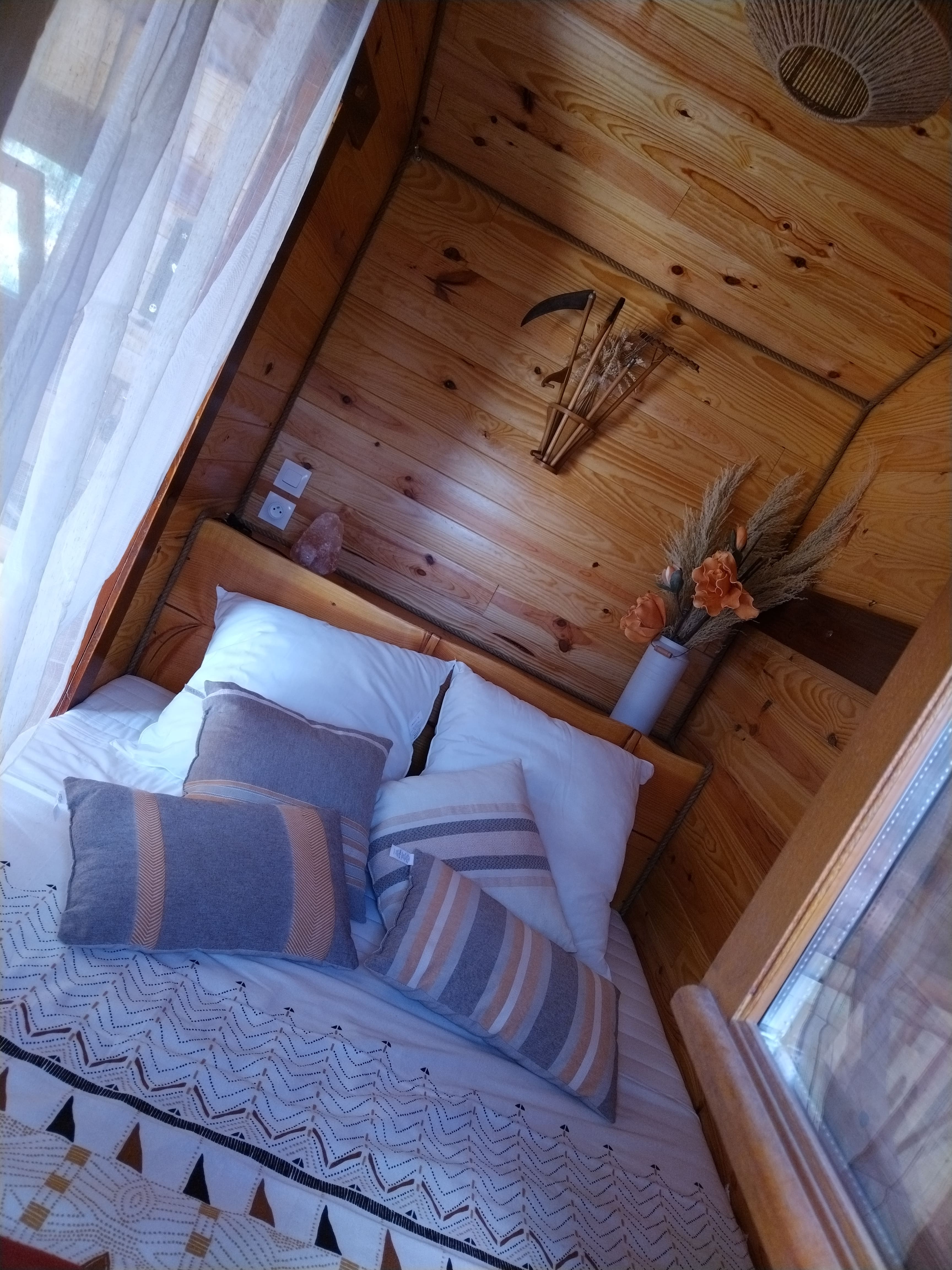 La petite Bicolia & Spa : une cabane en pleine nature à Romain Sur Meuse — espace de vie