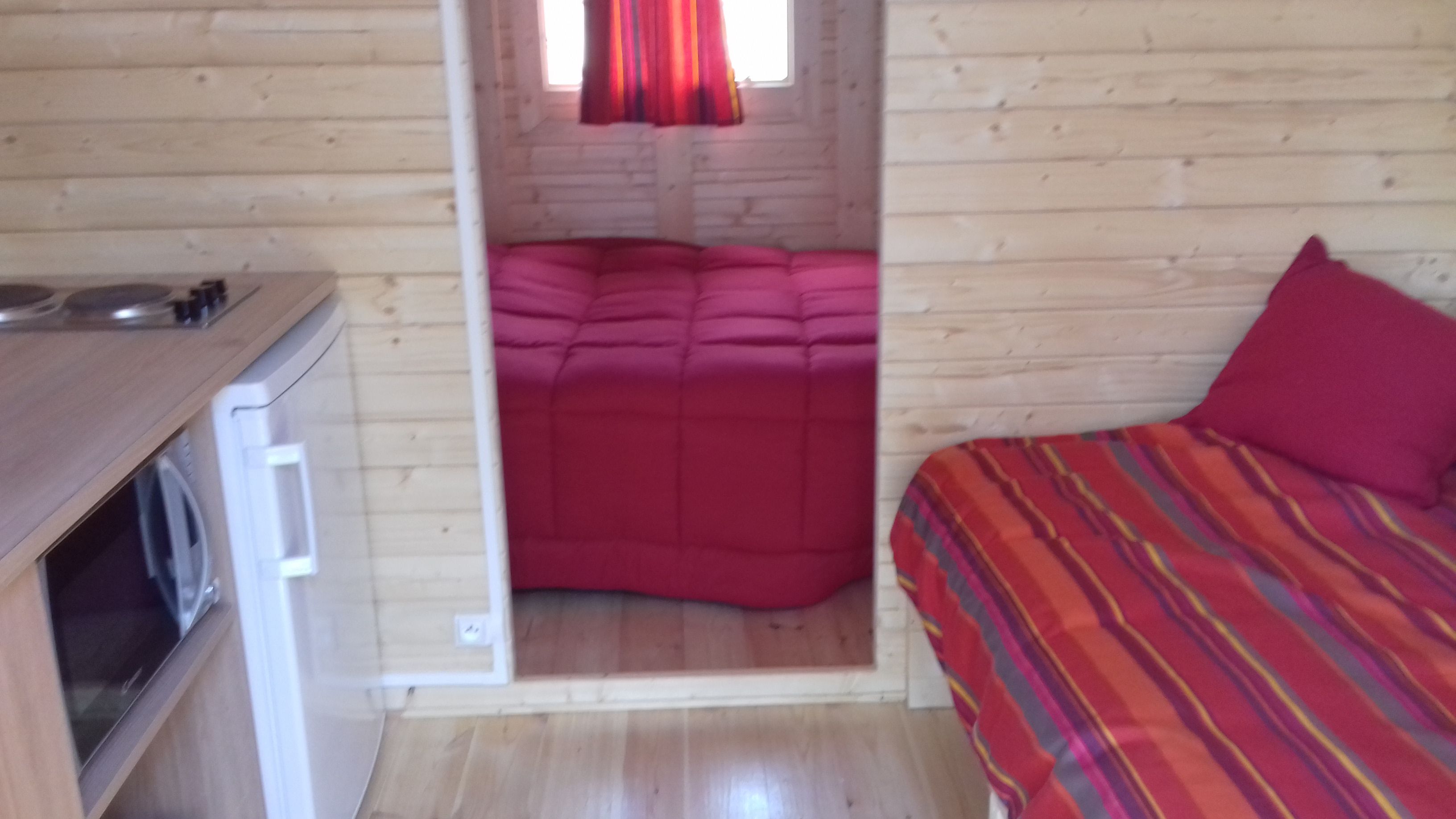 Tonneau-Lodge : une expérience insolite en pleine nature à Mont Près Chambord — espace de vie