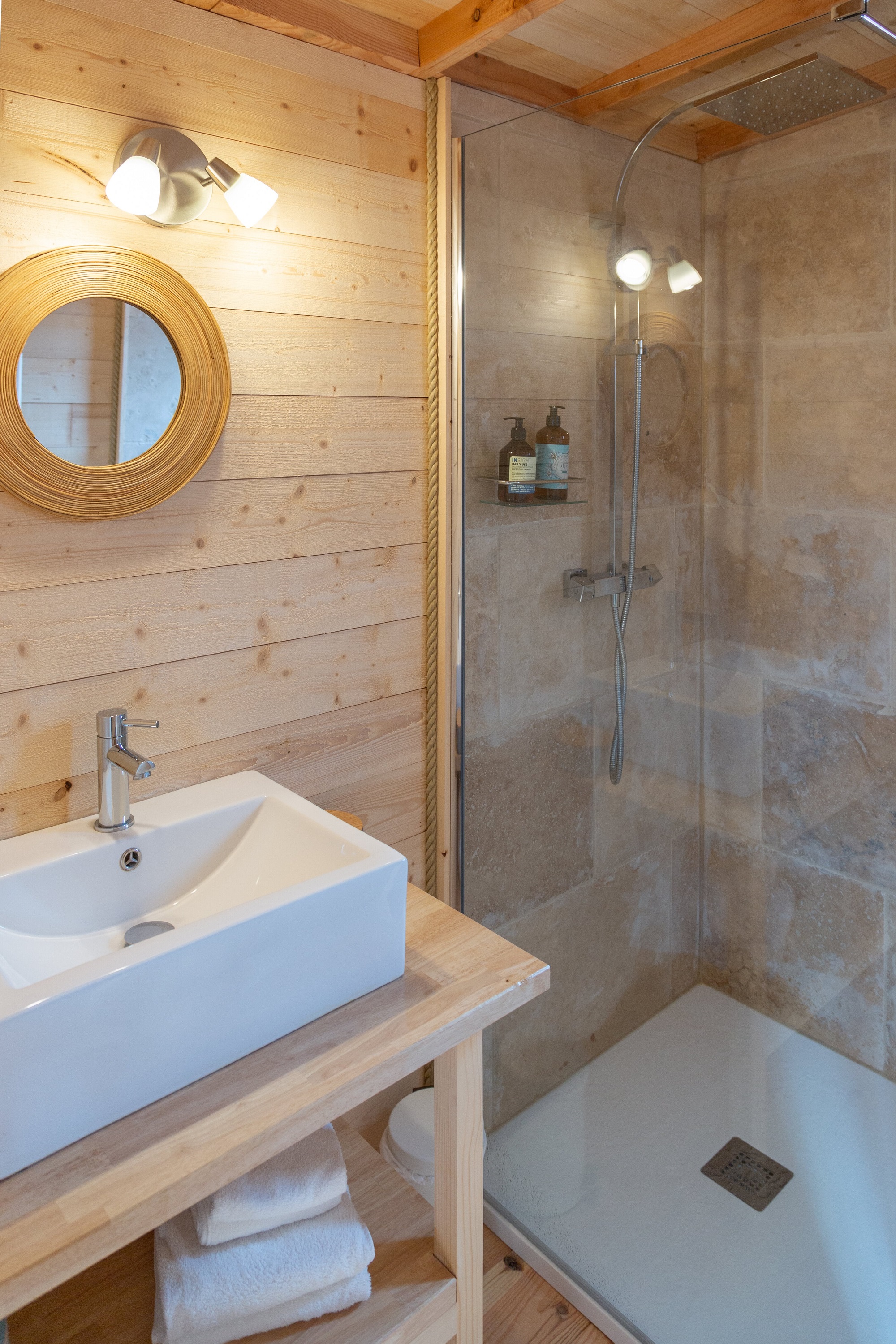 Cabane Spa Duo : une immersion sensorielle en Rhône-Alpes à Virignin — vue depuis la terrasse