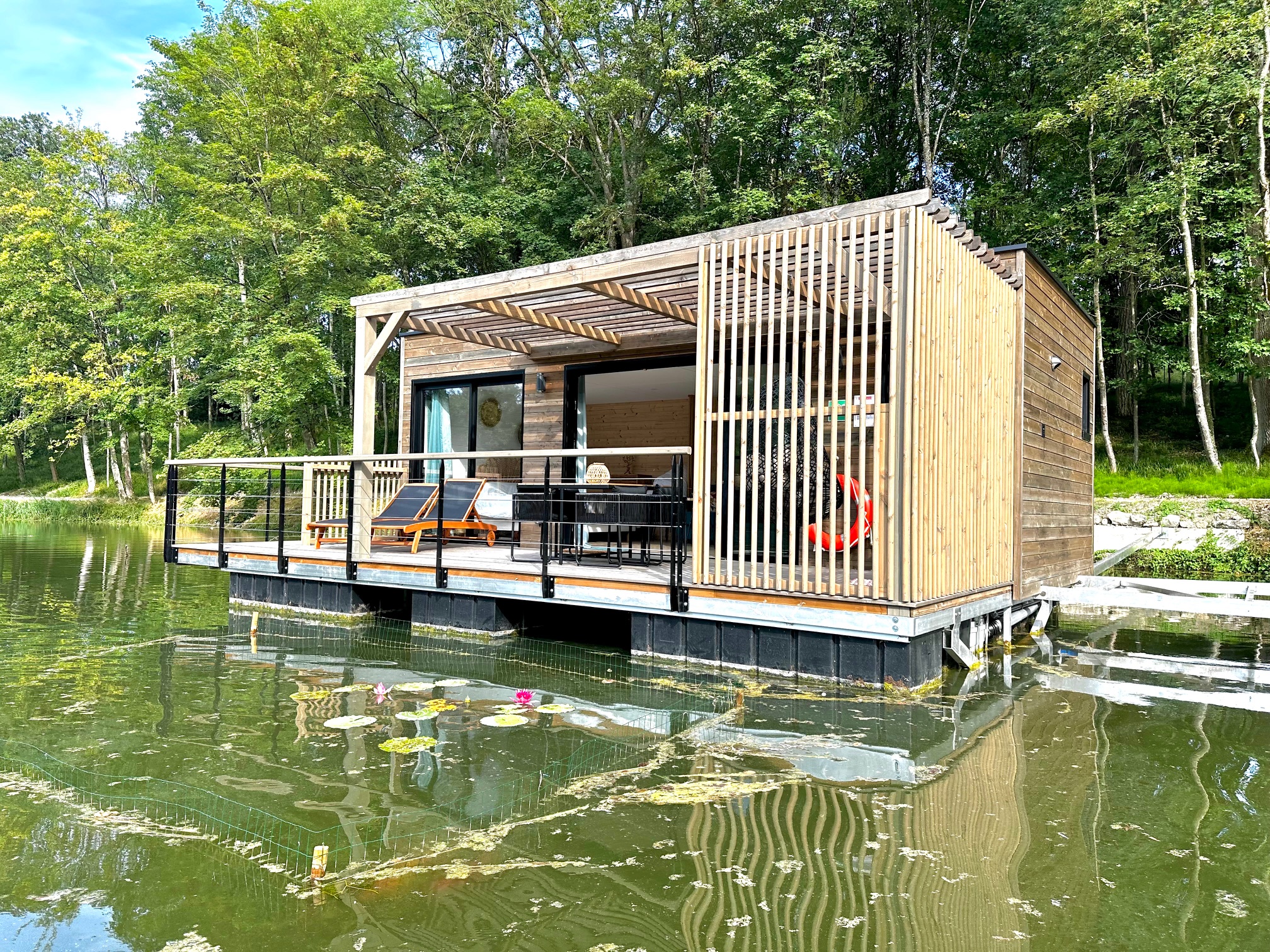 L’Õthentique : une cabane sur l'eau en Champagne-Ardenne — Cabane à Sainte Gemme