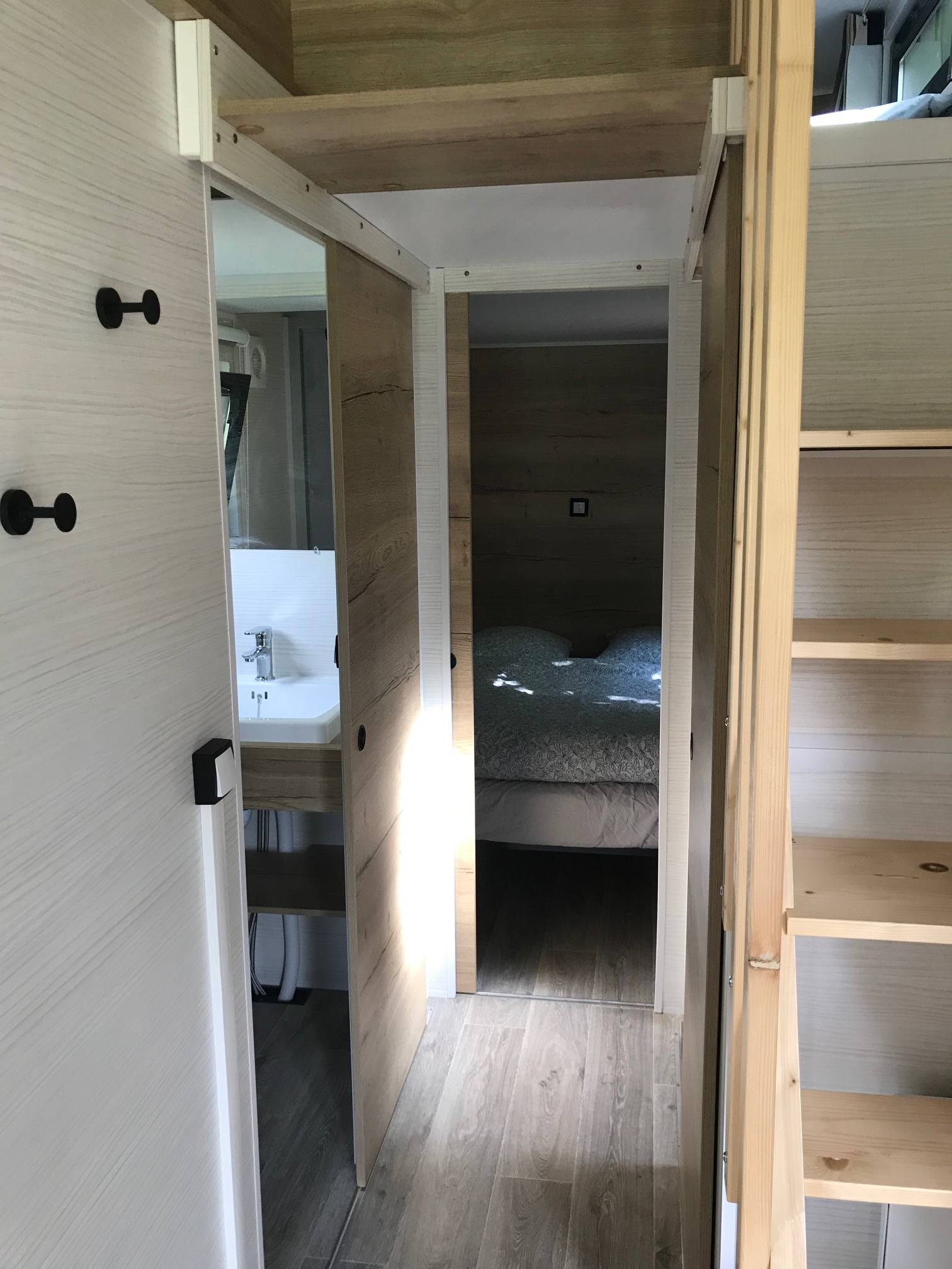 Tiny House de la Trye — Séjour avec jacuzzi à La Trye (Oise) à Bresles — vue depuis la terrasse