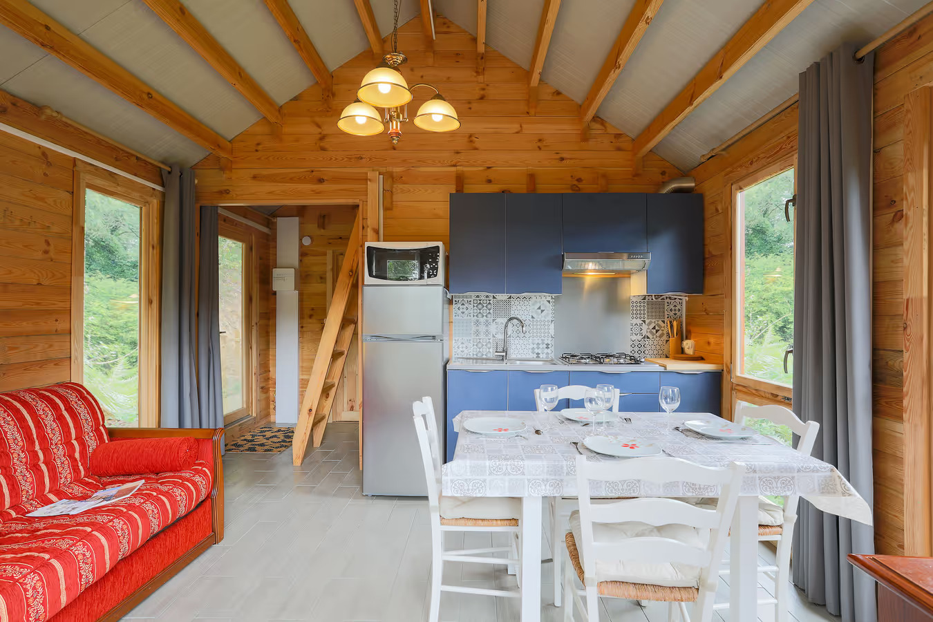 Ty Koad — Chalet avec spa et jacuzzi en Finistère à Keryanti — vue intérieure