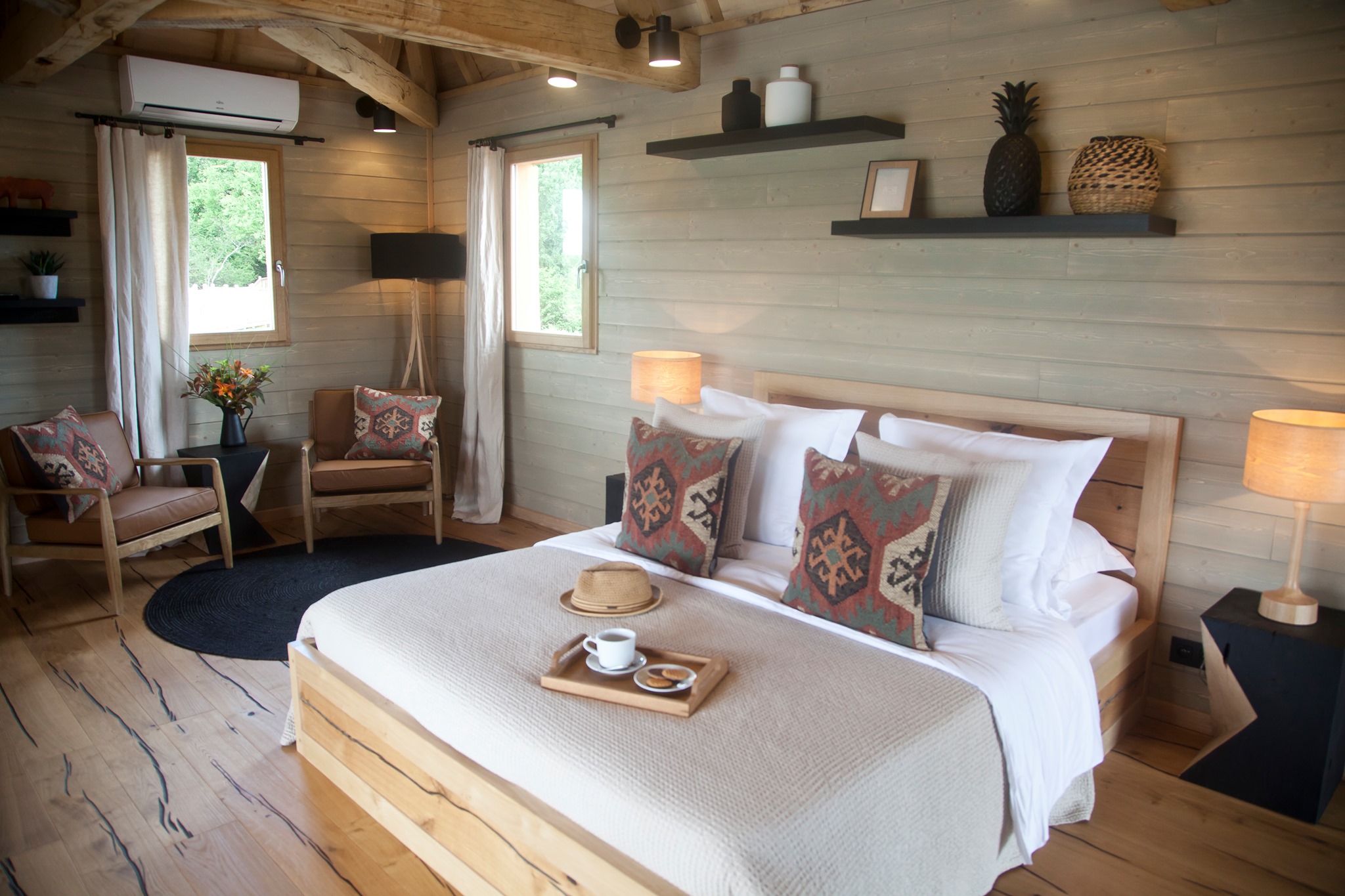 Évasion romantique dans une cabane château avec spa et sauna à Beaumontois En Perigord — environnement naturel