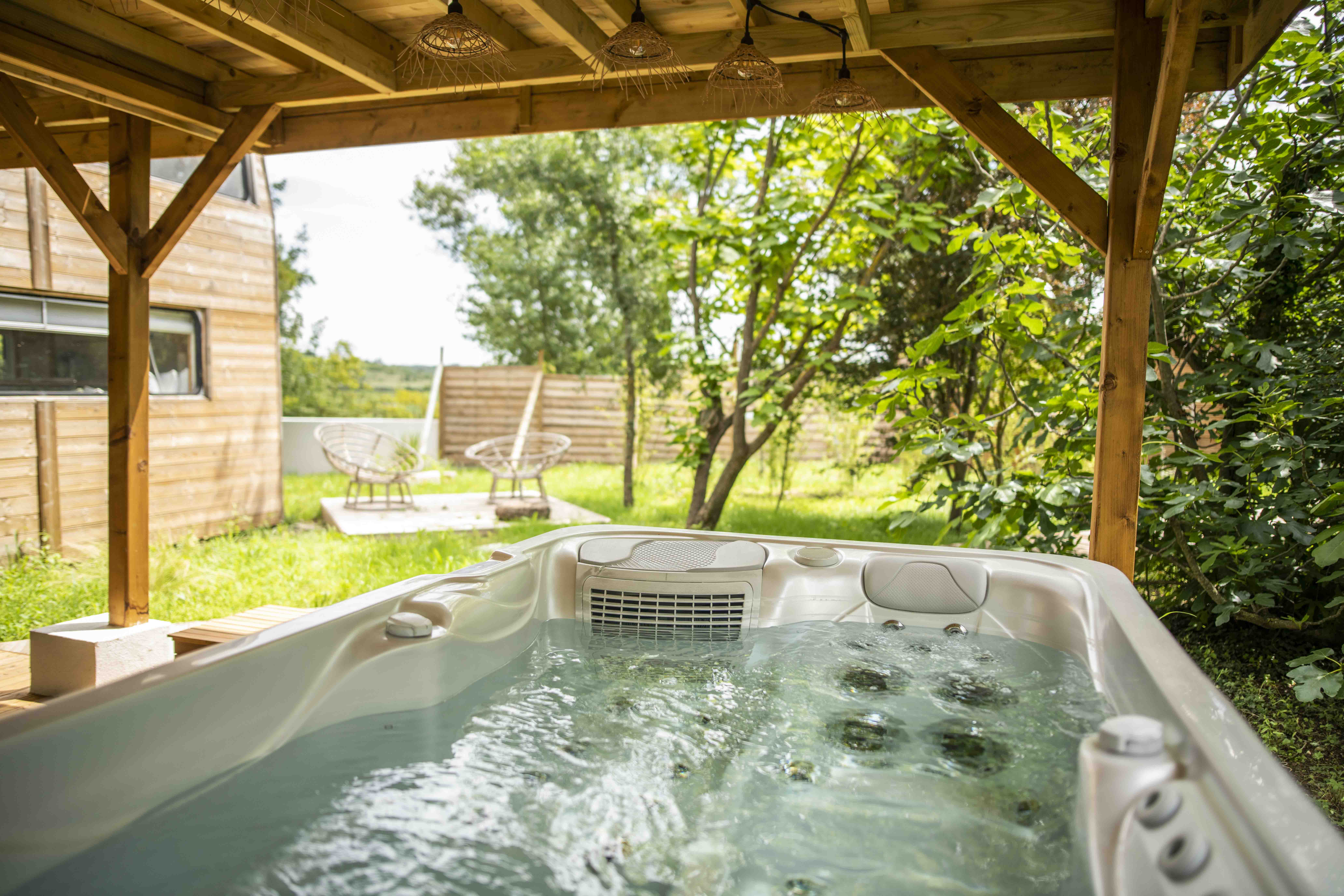 La Suite Nomade & Spa : un havre de paix en Languedoc-Roussillon à Gajan — vue intérieure