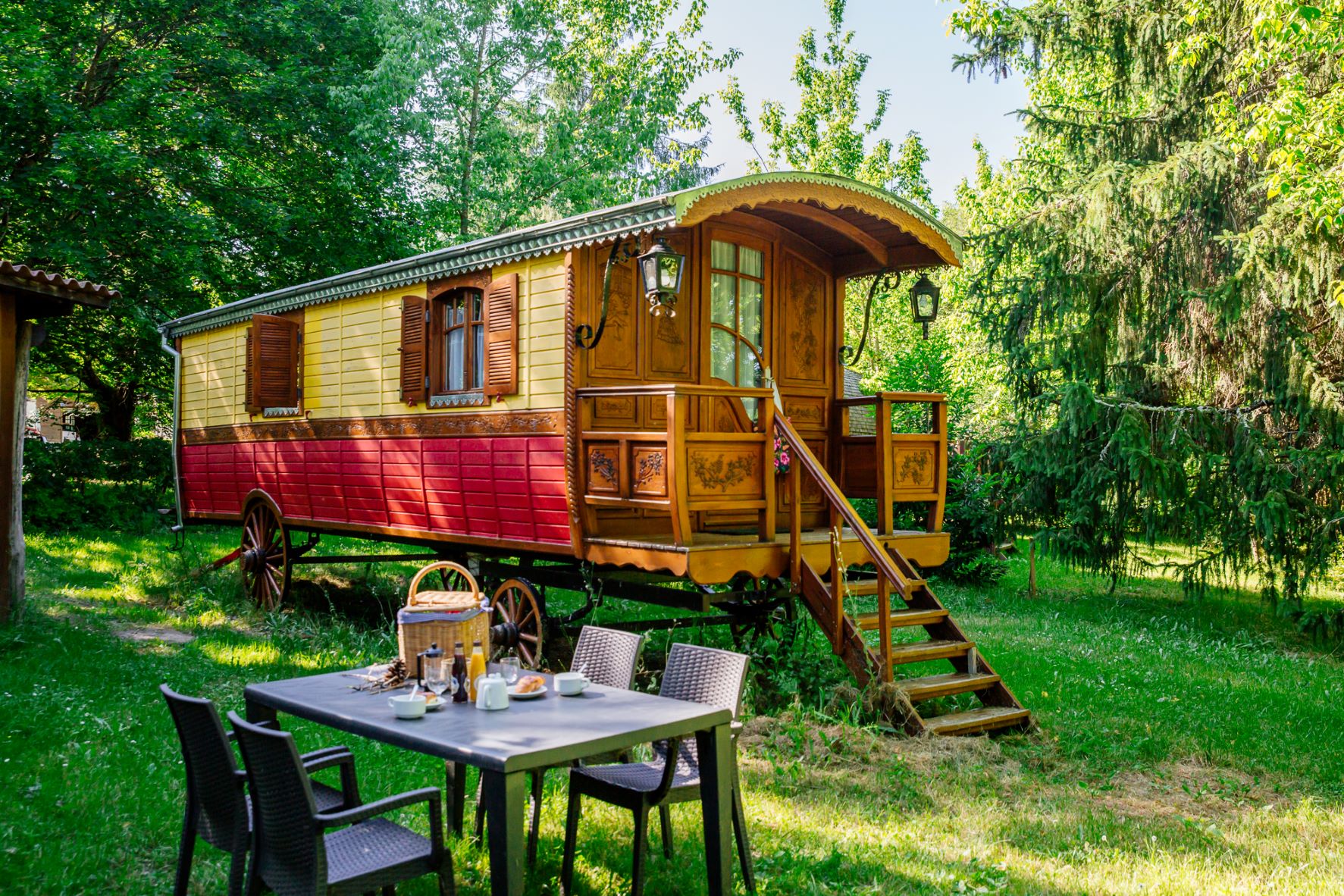 Roulotte Tzigane — Séjour bohème avec spa à La Teste-de-Buch (Gironde) à Le Nizan — chambre