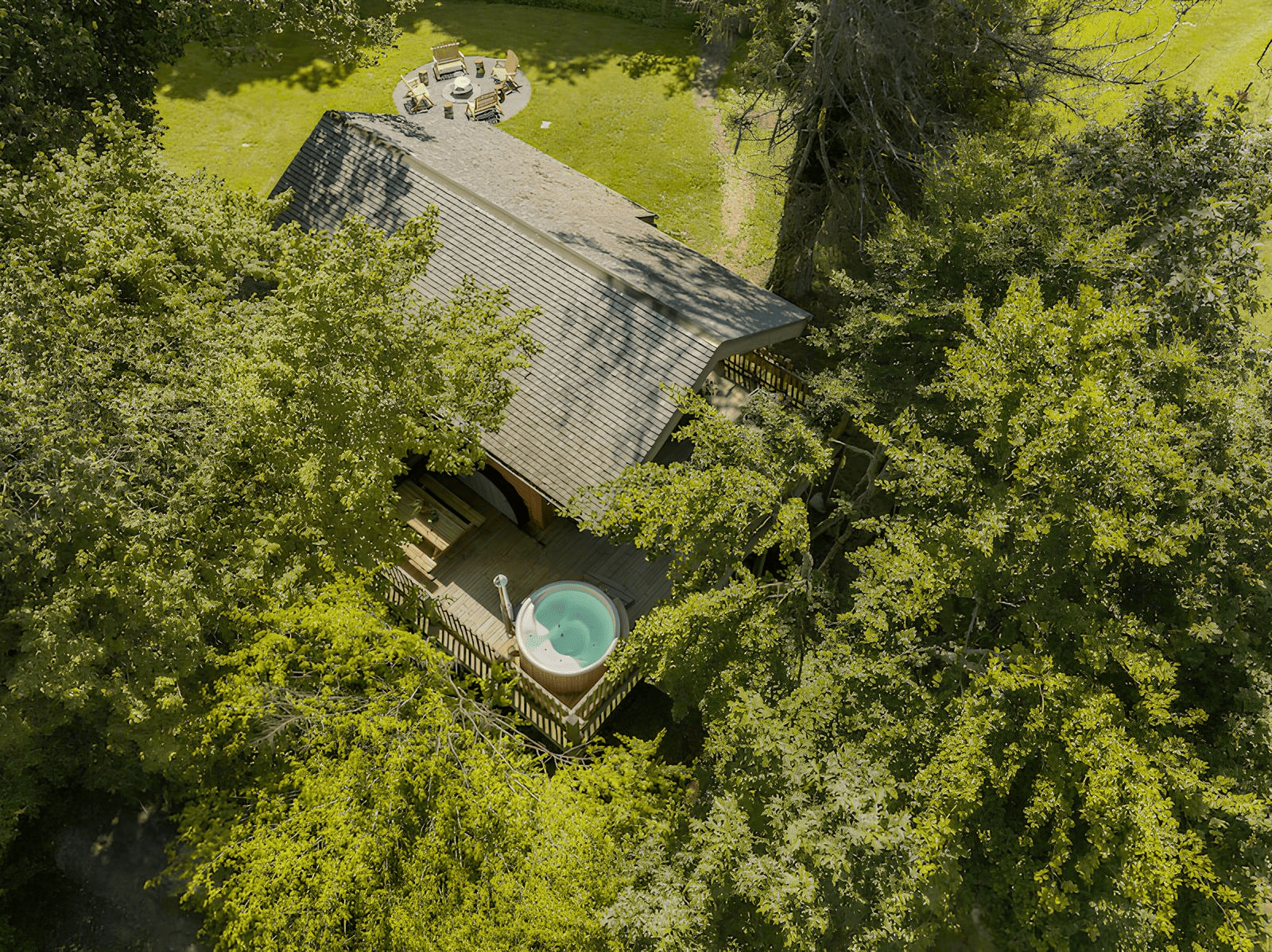 Cabanon Perché — Cabane dans les arbres avec spa à Château de Memanat à Chavanat — cuisine