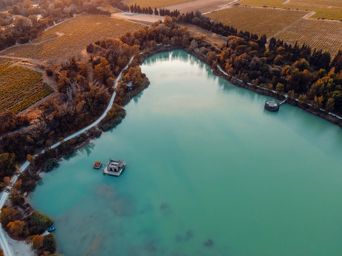 Éco-Cabane Utopie : une immersion sensorielle sur l'eau à Sorgues — environnement naturel