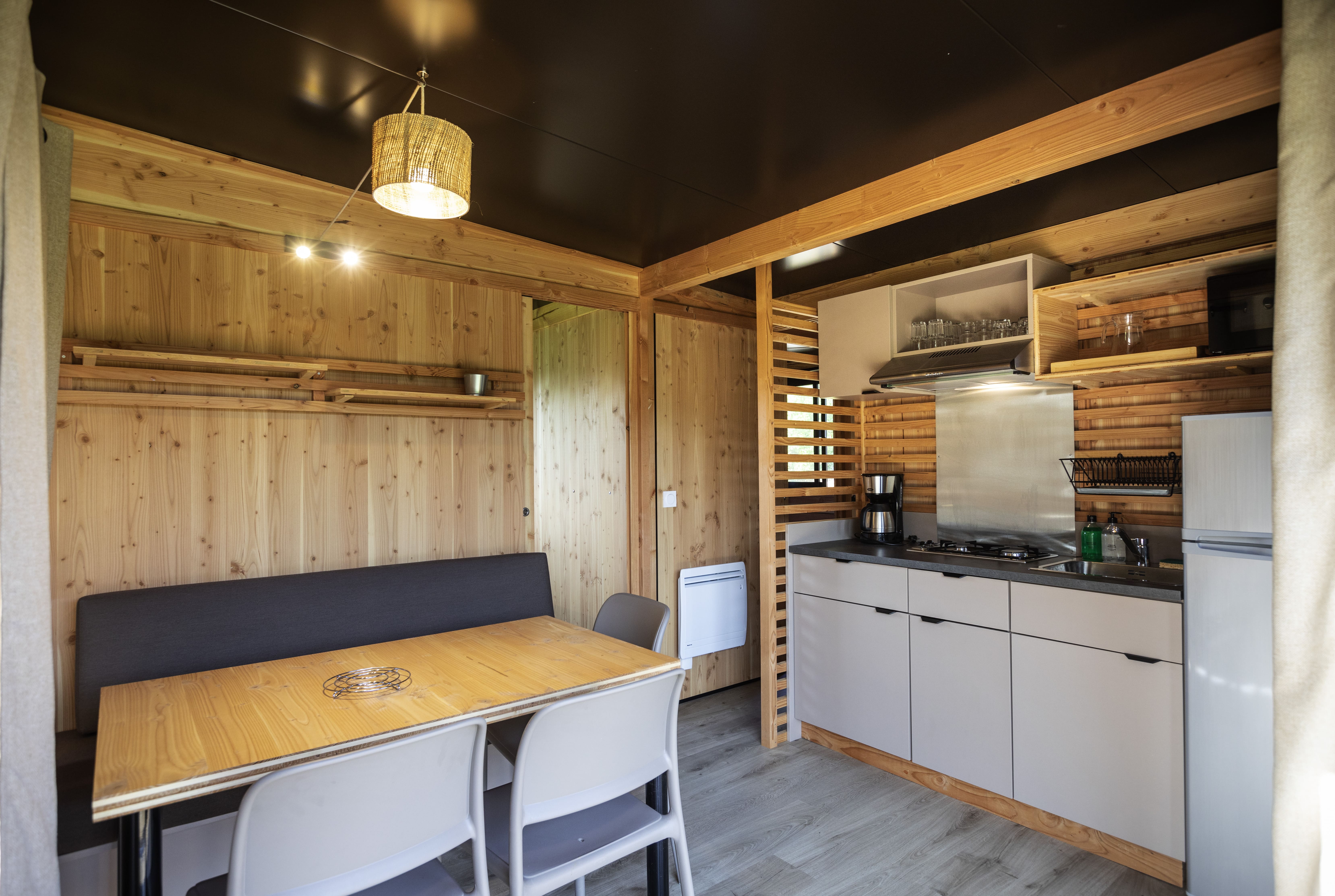 Chalet Evasion Vista — Cabane avec spa à Cordes sur Ciel à Saint-Genis-Les-Ollières — chambre