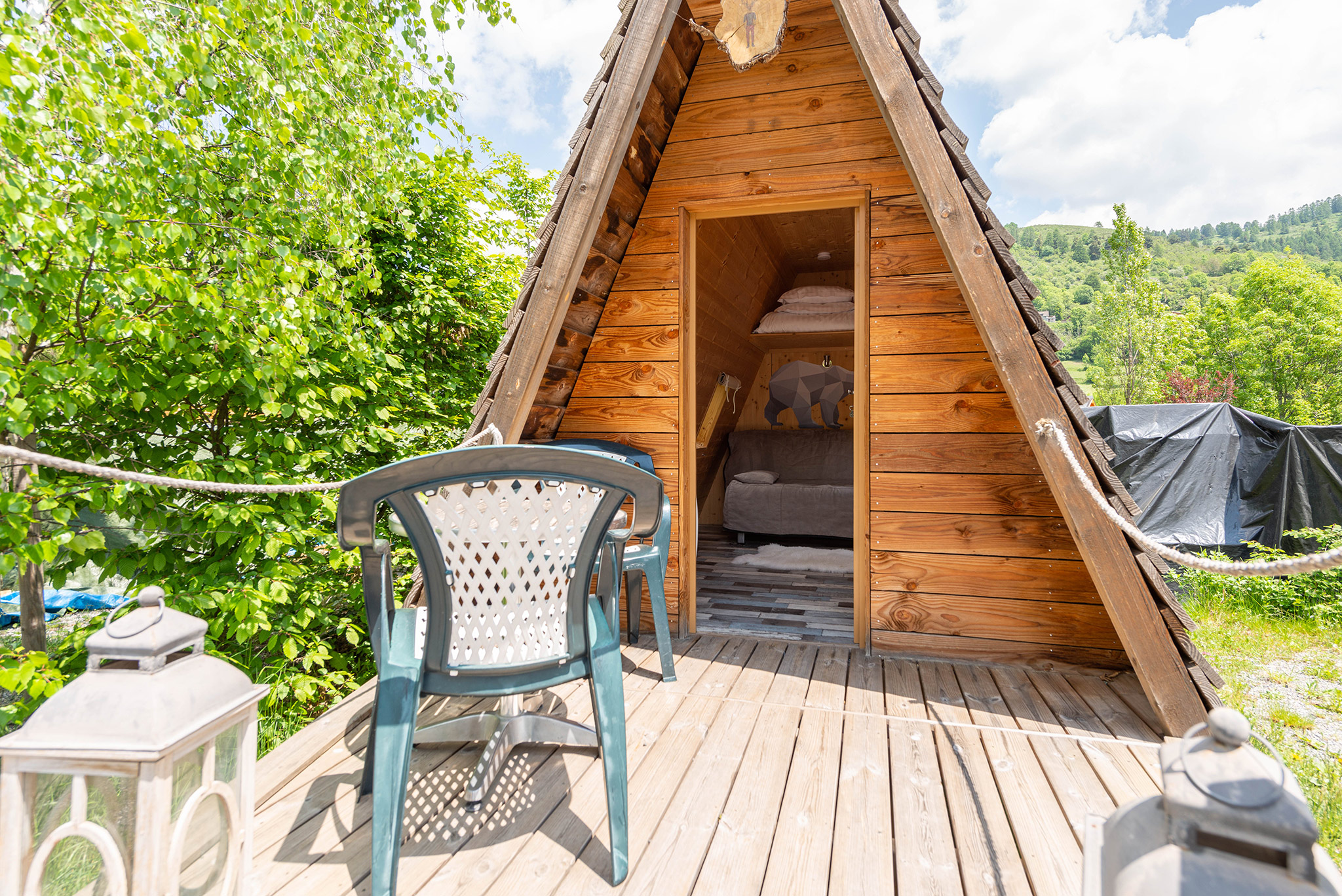 La Cabadienne — Cabane avec spa à Camping le Cians à Saint-Auban — espace de vie