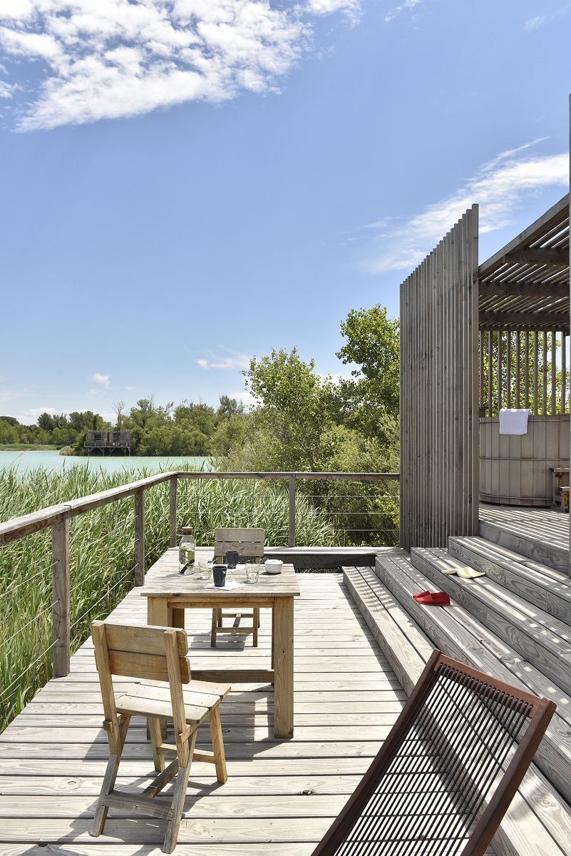 Cabane Spa Eternelle : une évasion sur pilotis en Provence à Sorgues — vue depuis la terrasse
