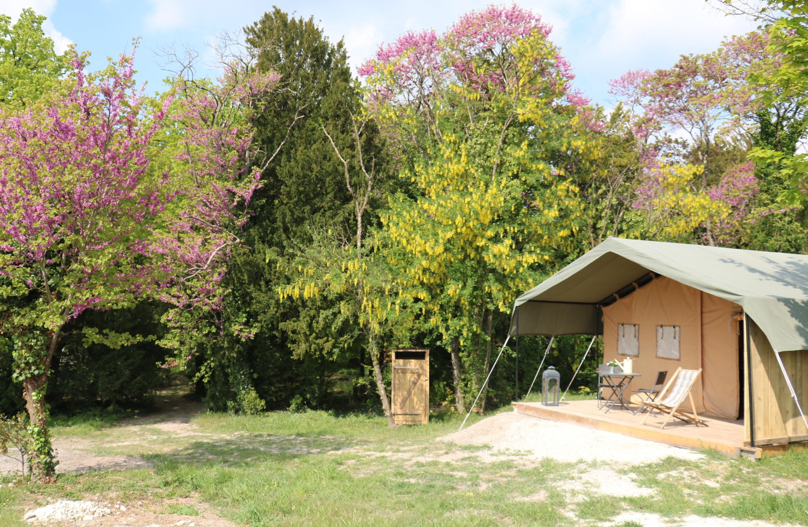 Cassiopée : une tente safari luxe au cœur de la nature à Marcay — chambre