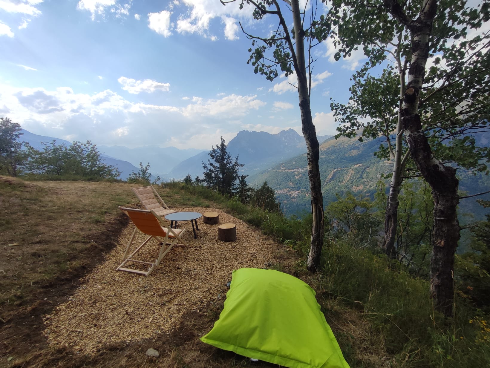 Dôme Le Créateur : une expérience immersive en pleine nature à Valmeinier — vue intérieure