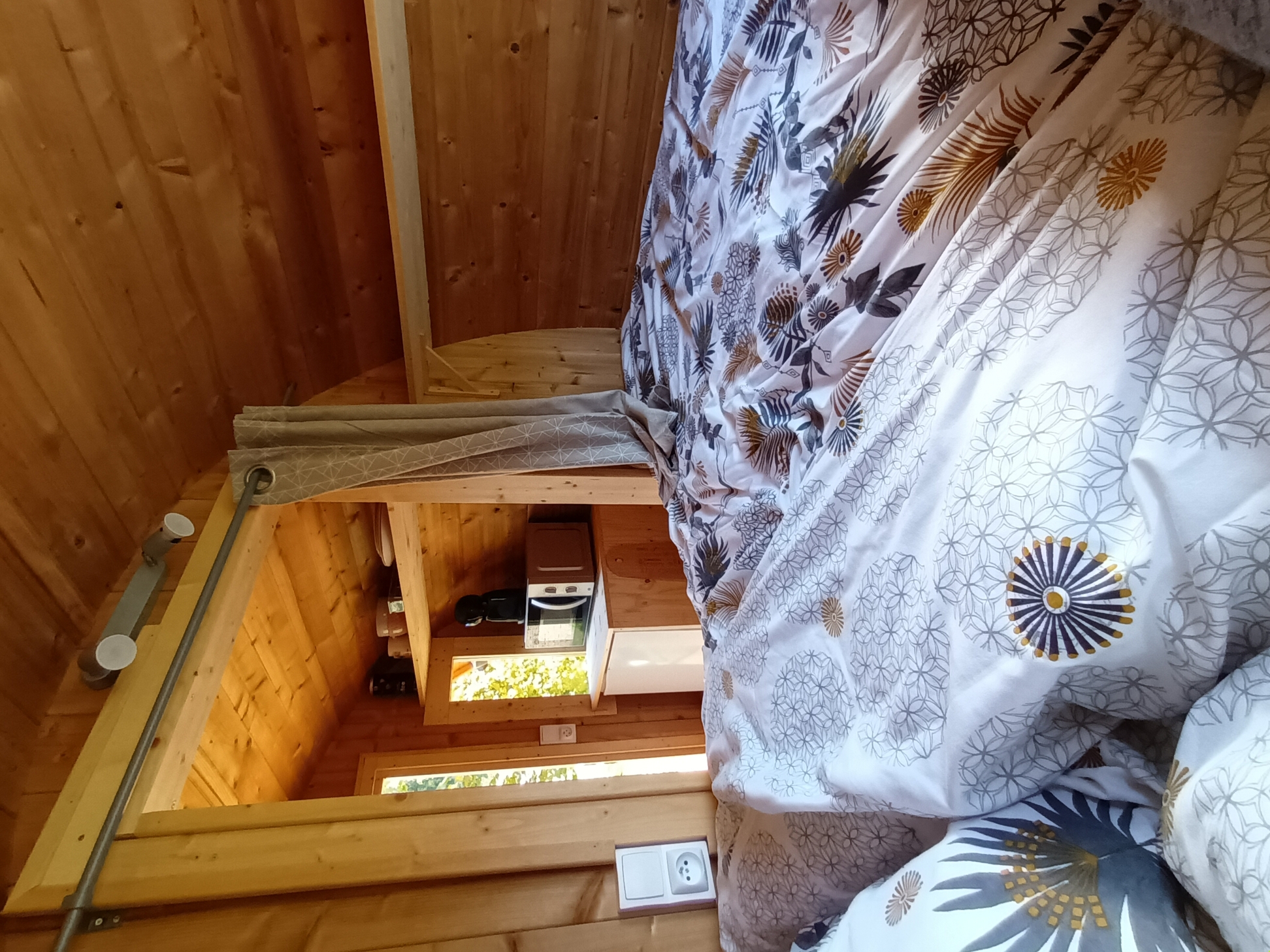 Le Tonneau — Nuit insolite avec spa à 2 en Aube à Troyes — salle de bain