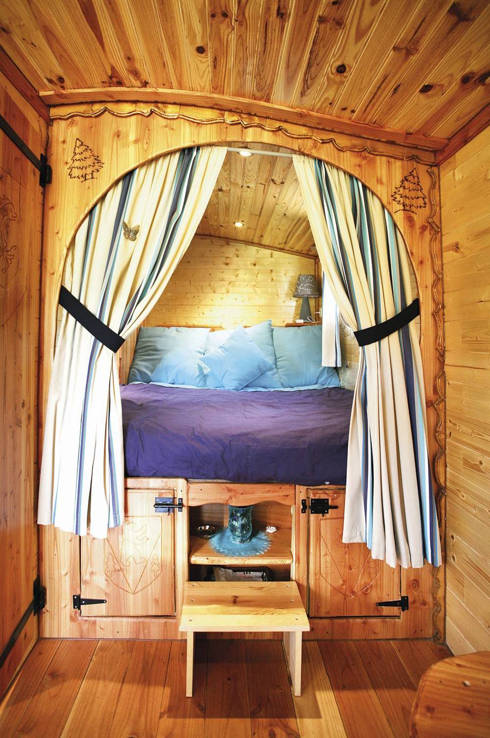 Roulotte Maquisarde — Séjour bohème avec spa à Vercors (Drôme) à Saint-Jean-En-Royans — cuisine