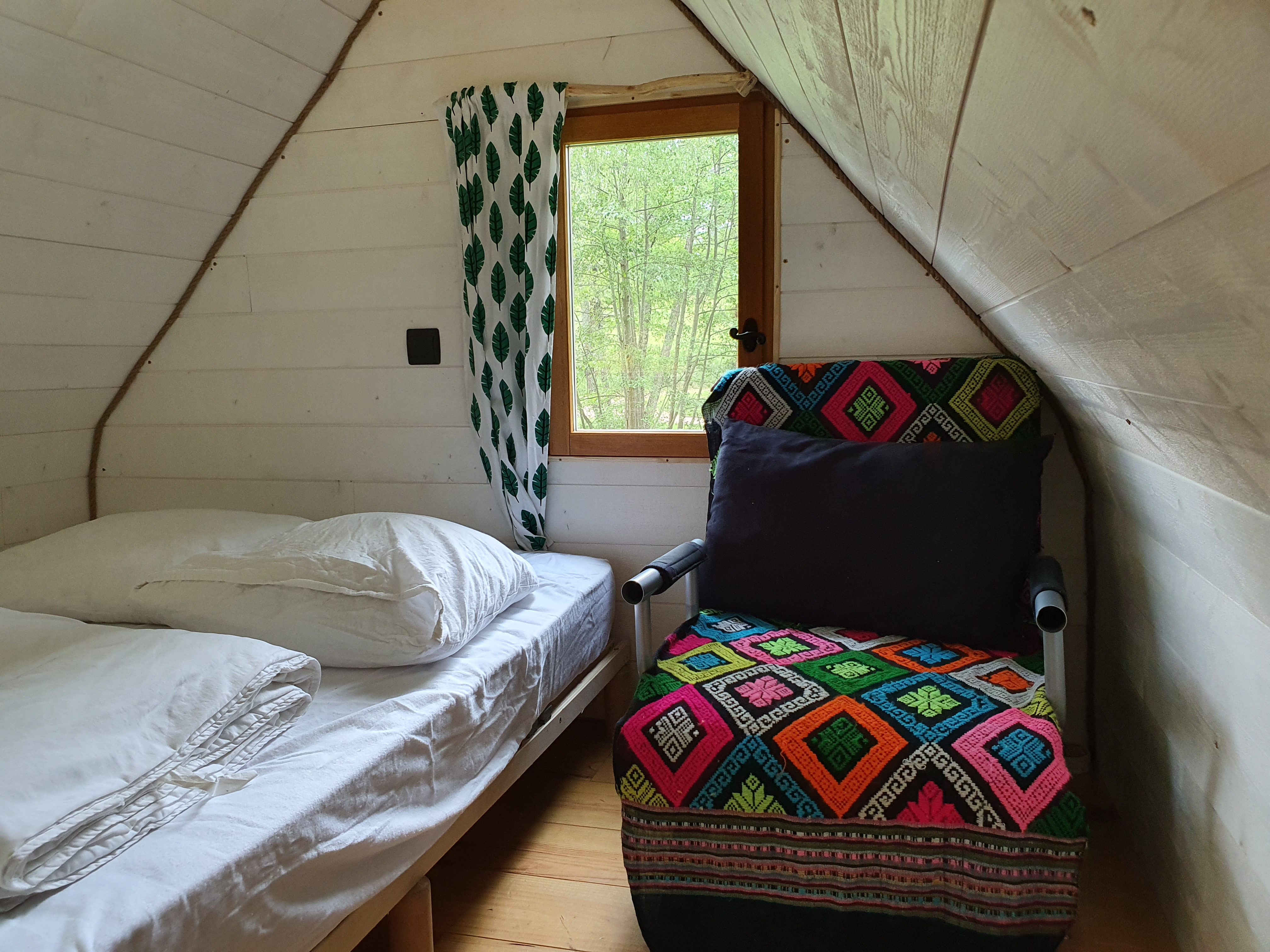 La cabane perchée : une expérience unique en Auvergne à Huriel — salle de bain