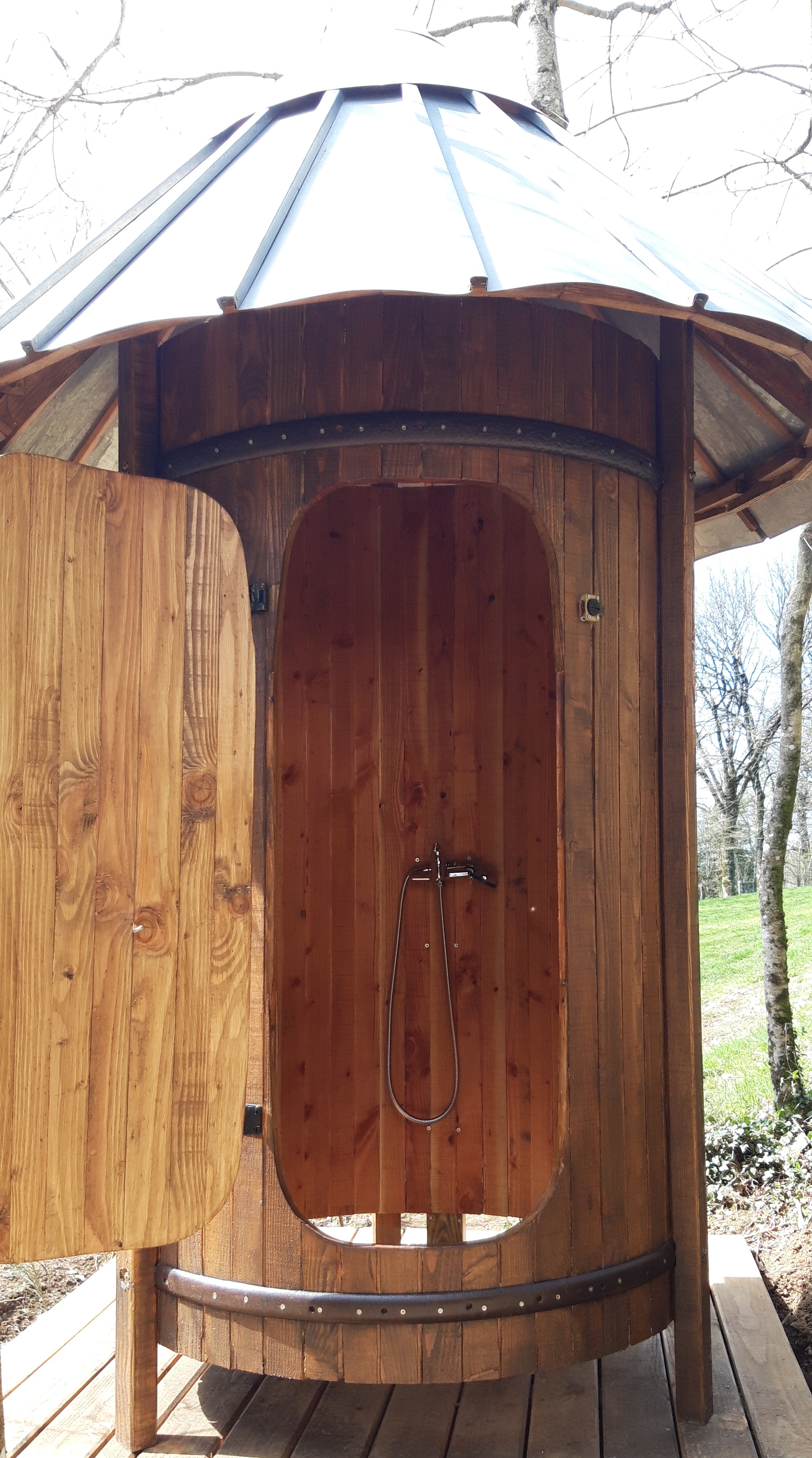 Le Tipi à Marie — Nuit en pleine nature avec spa à Tarn à Albi — détail architectural