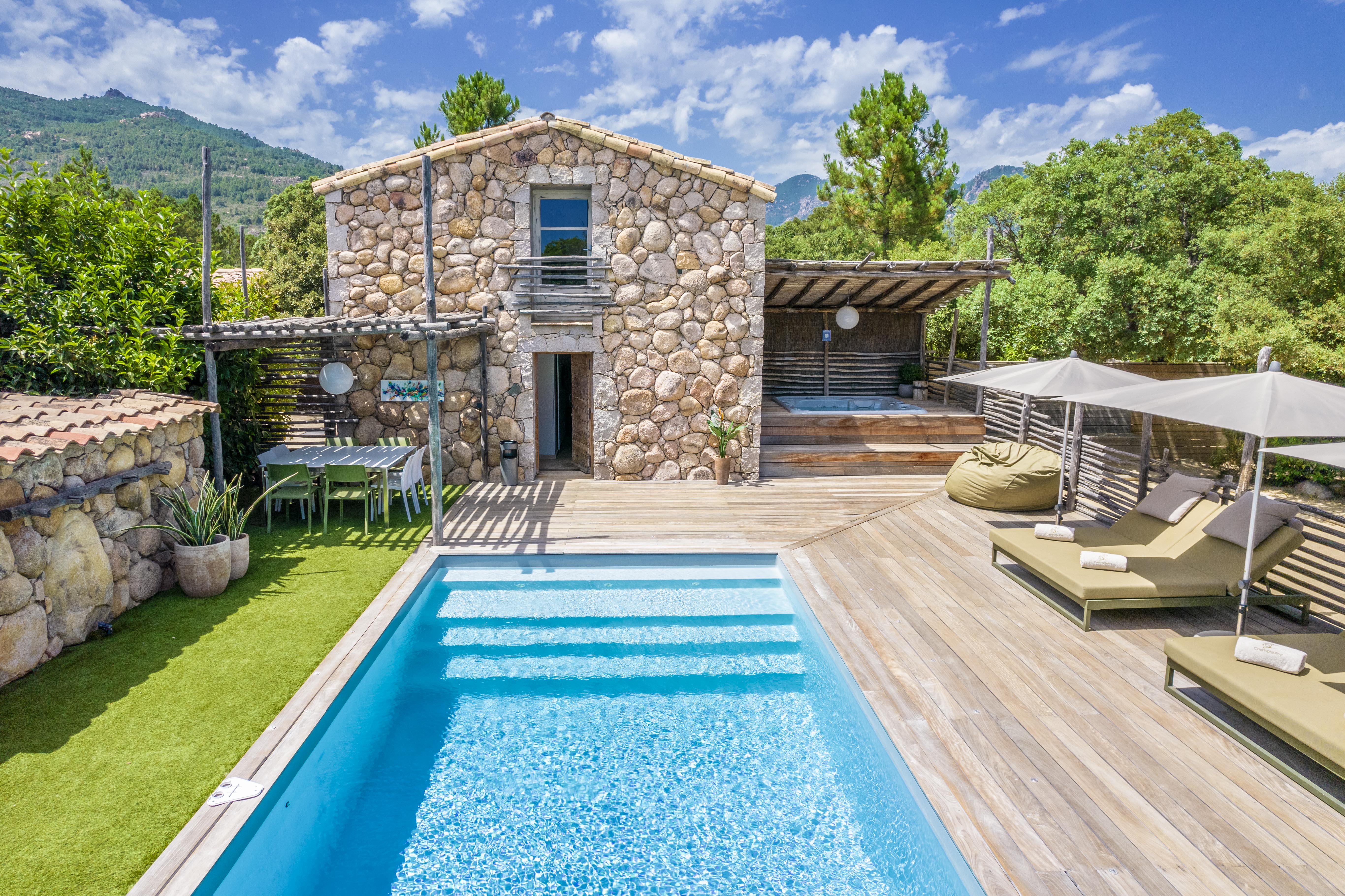 Orion, Cabane Casanghjulina — Cabane dans les arbres avec spa en Corse à Azilone-Ampaza — détail architectural