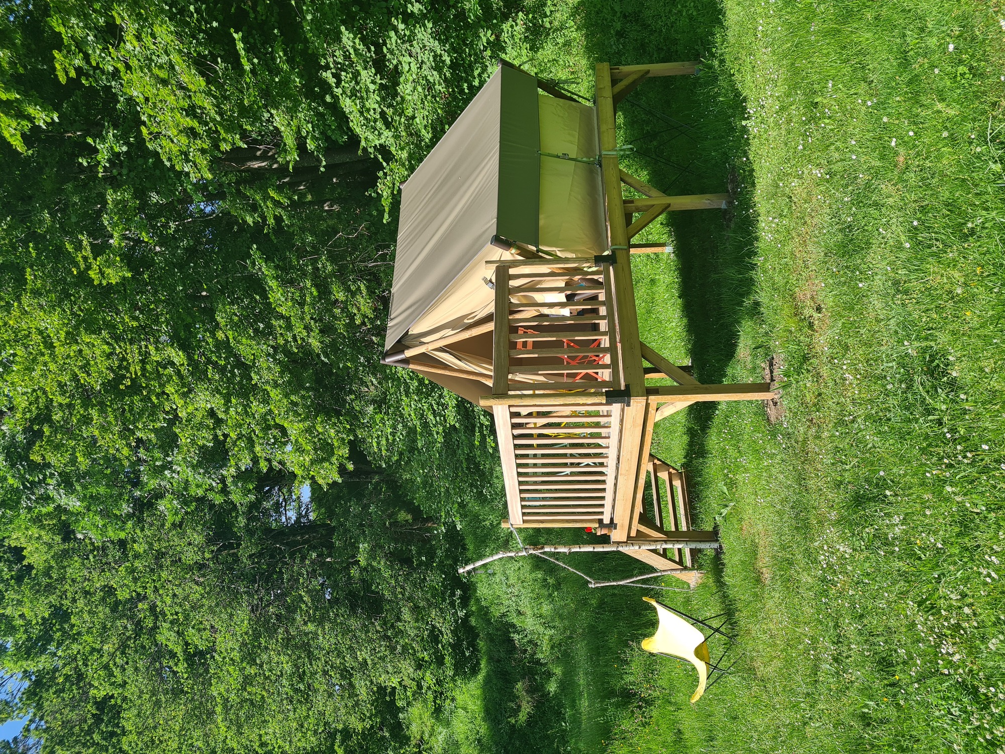 Tente cabane "Shouca" — Cabane sur pilotis avec spa à Cantal