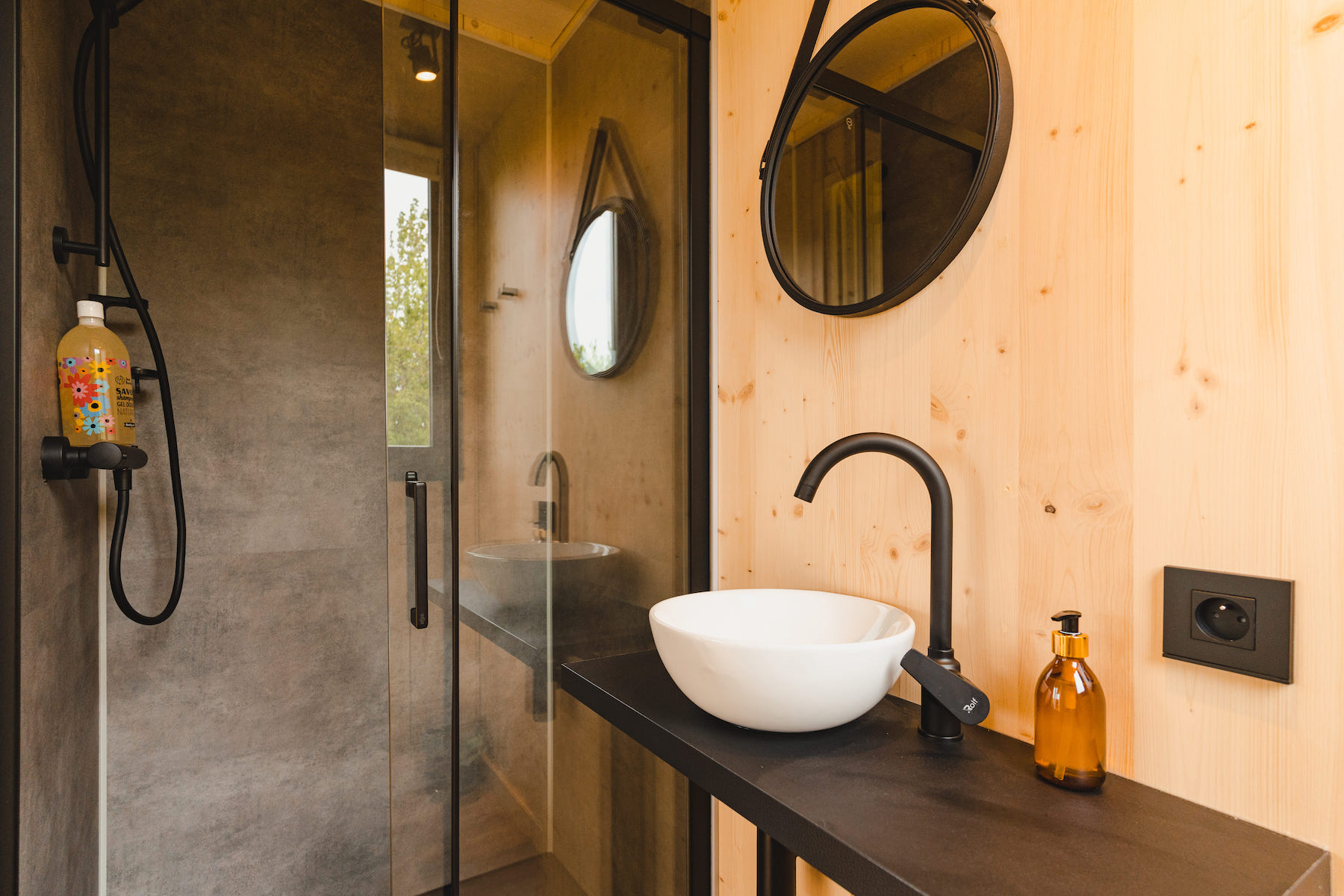 Parcel Tiny House — Évasion cosy avec spa à Deauville à Deauville — salle de bain