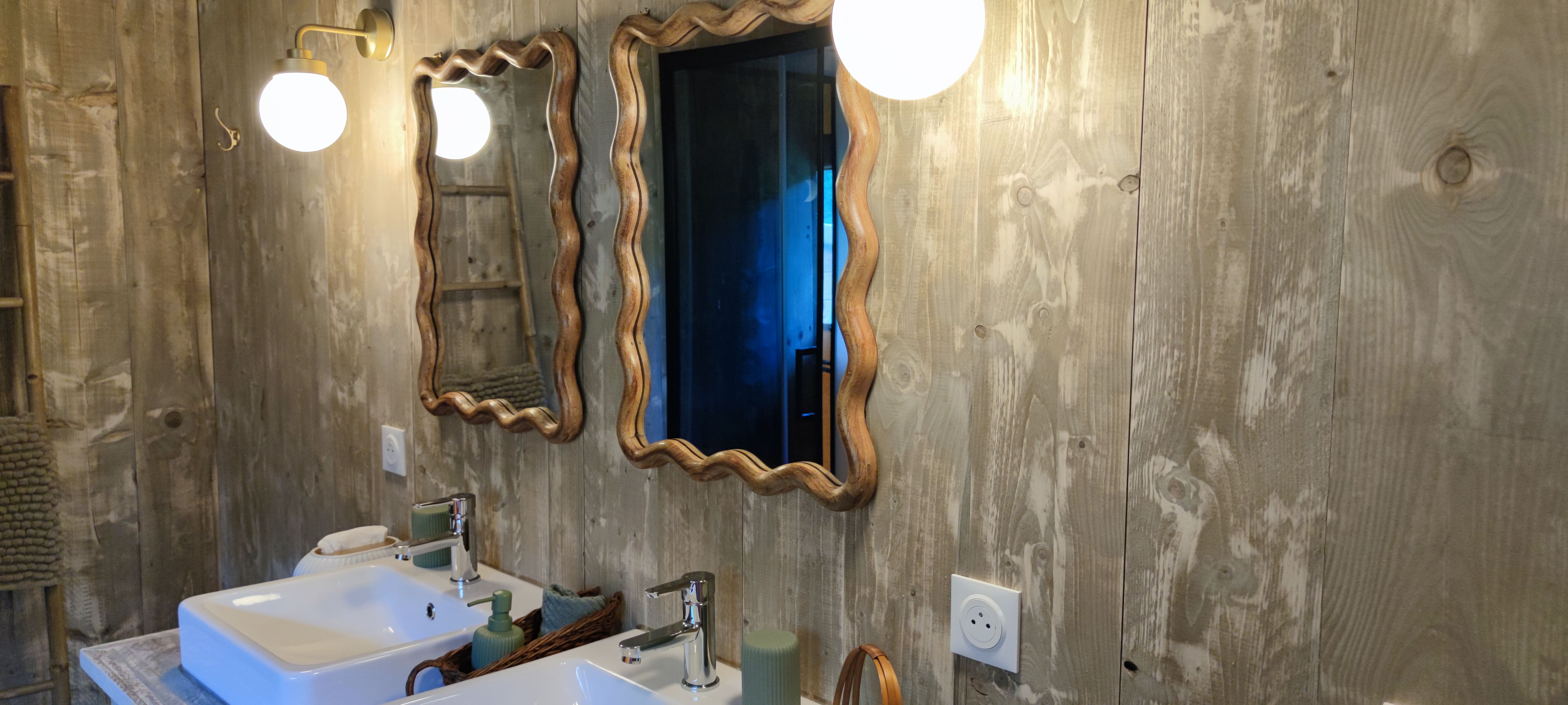 Santoline — Lodge safari avec spa privatif à Vienne à Vienne — chambre