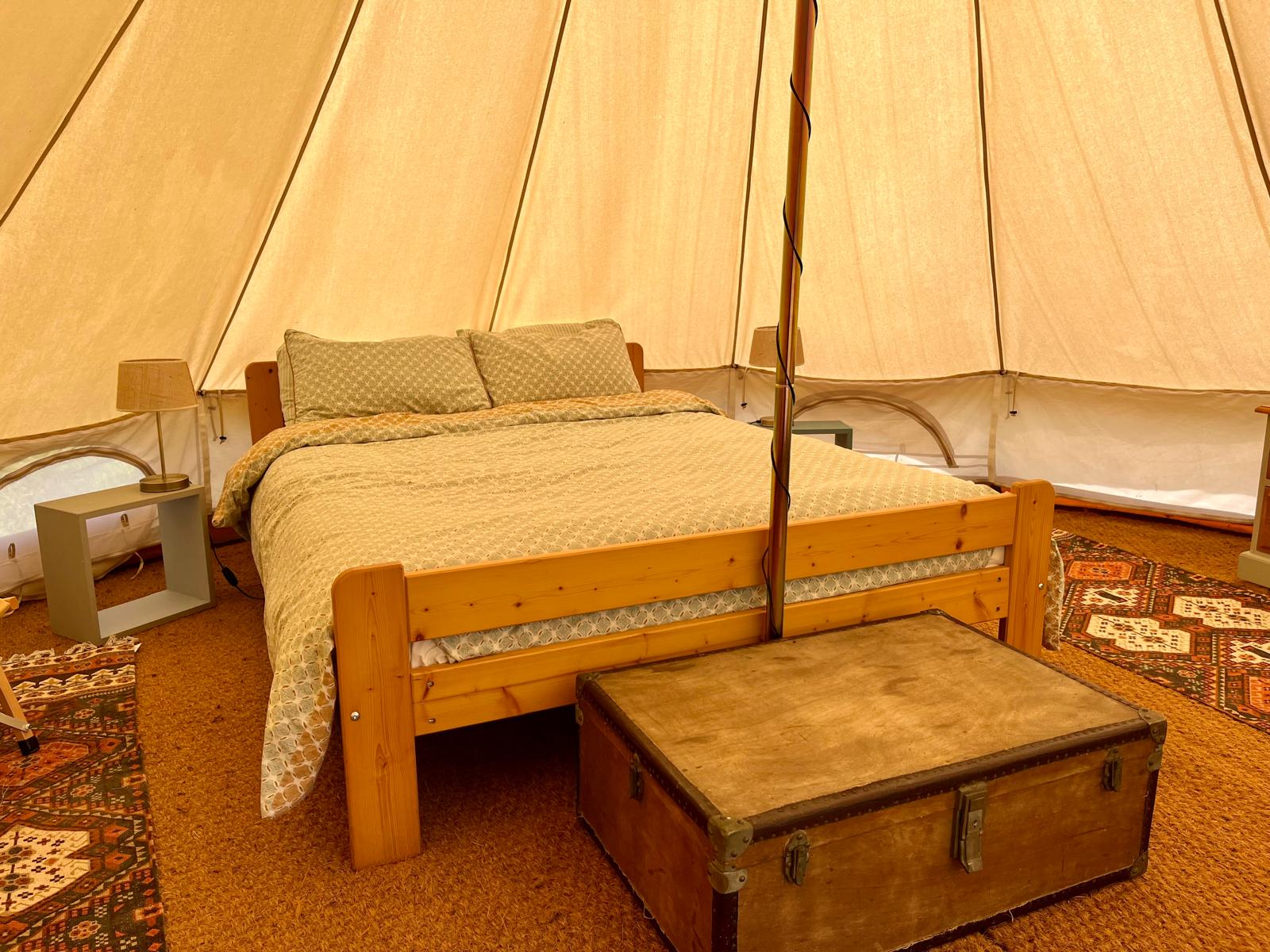 Tente Noix : une expérience immersive en pleine nature à Astaillac — chambre