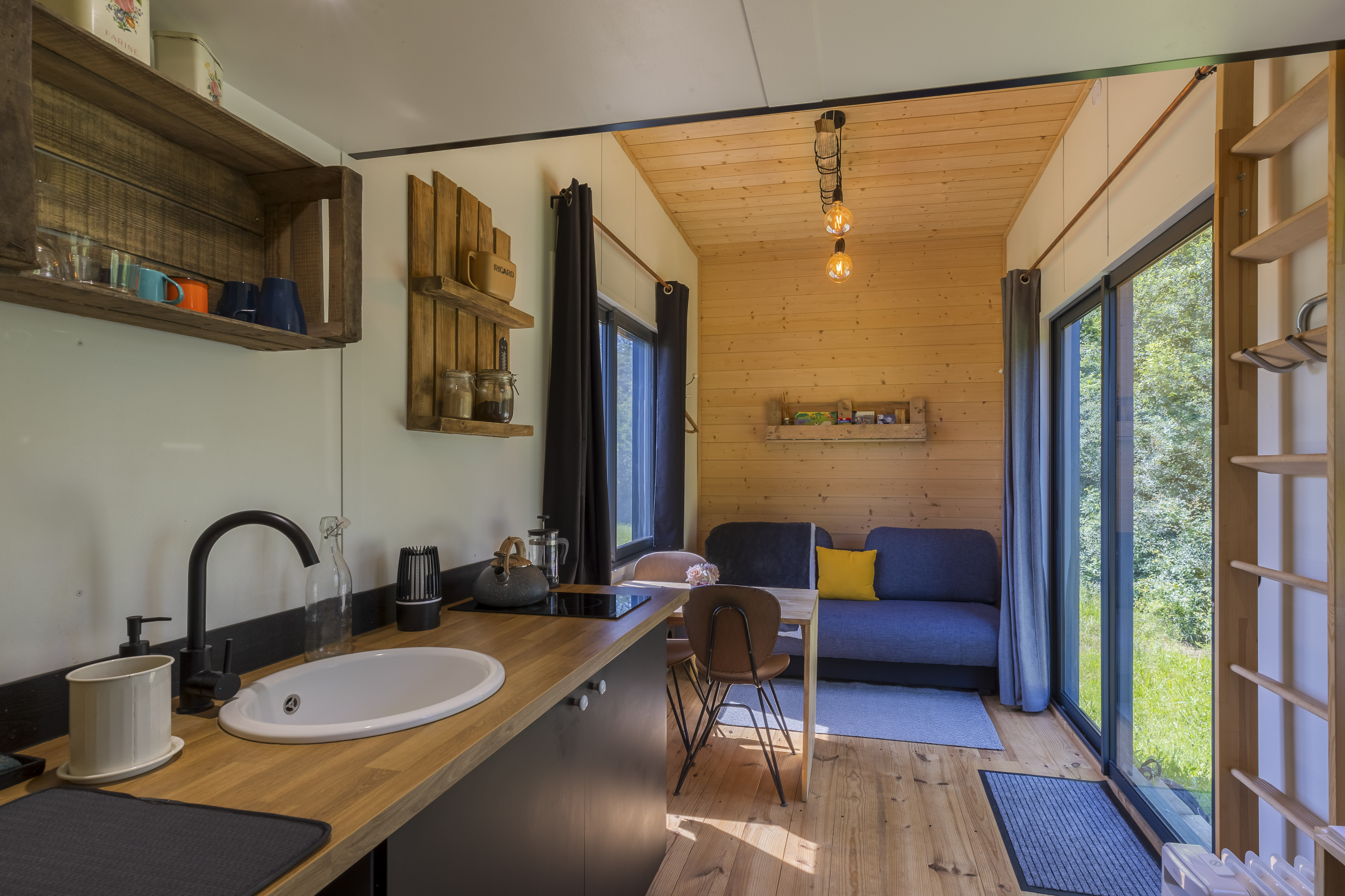 Tiny house La Chèvrerie : une escapade moderne à deux pas de Montargis à Girolles — cuisine