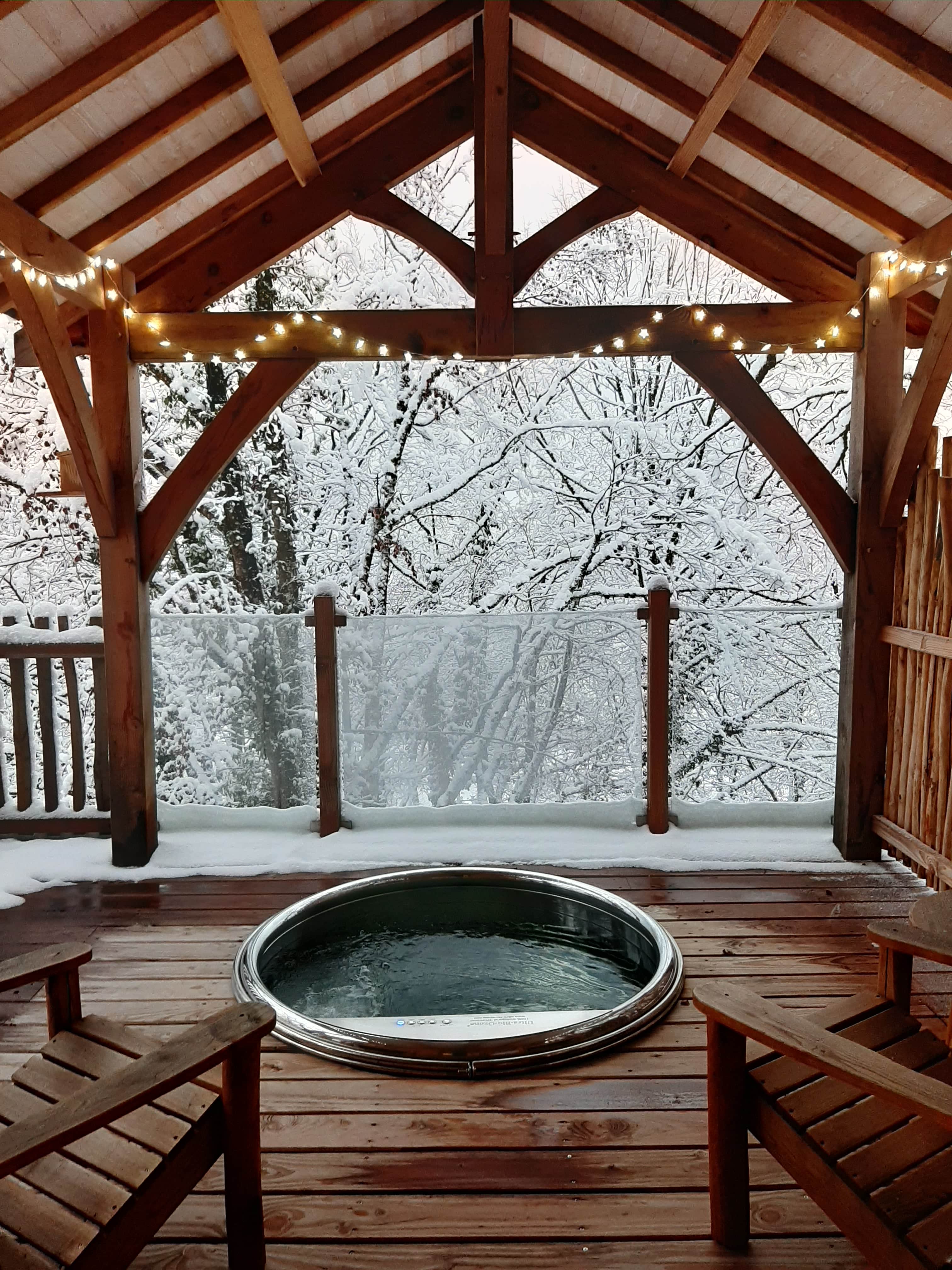 Cabane Spa Écureuil : une évasion dans les arbres en Franche-Comté à Bonlieu — cuisine