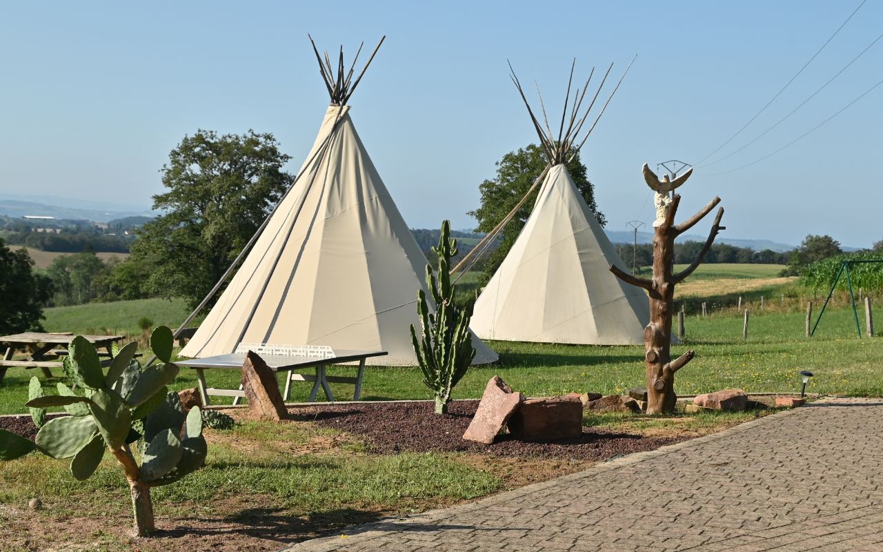 Tipi Apache — Nuit insolite à Longessaigne dans le Rhône — Tipi à Longessaigne