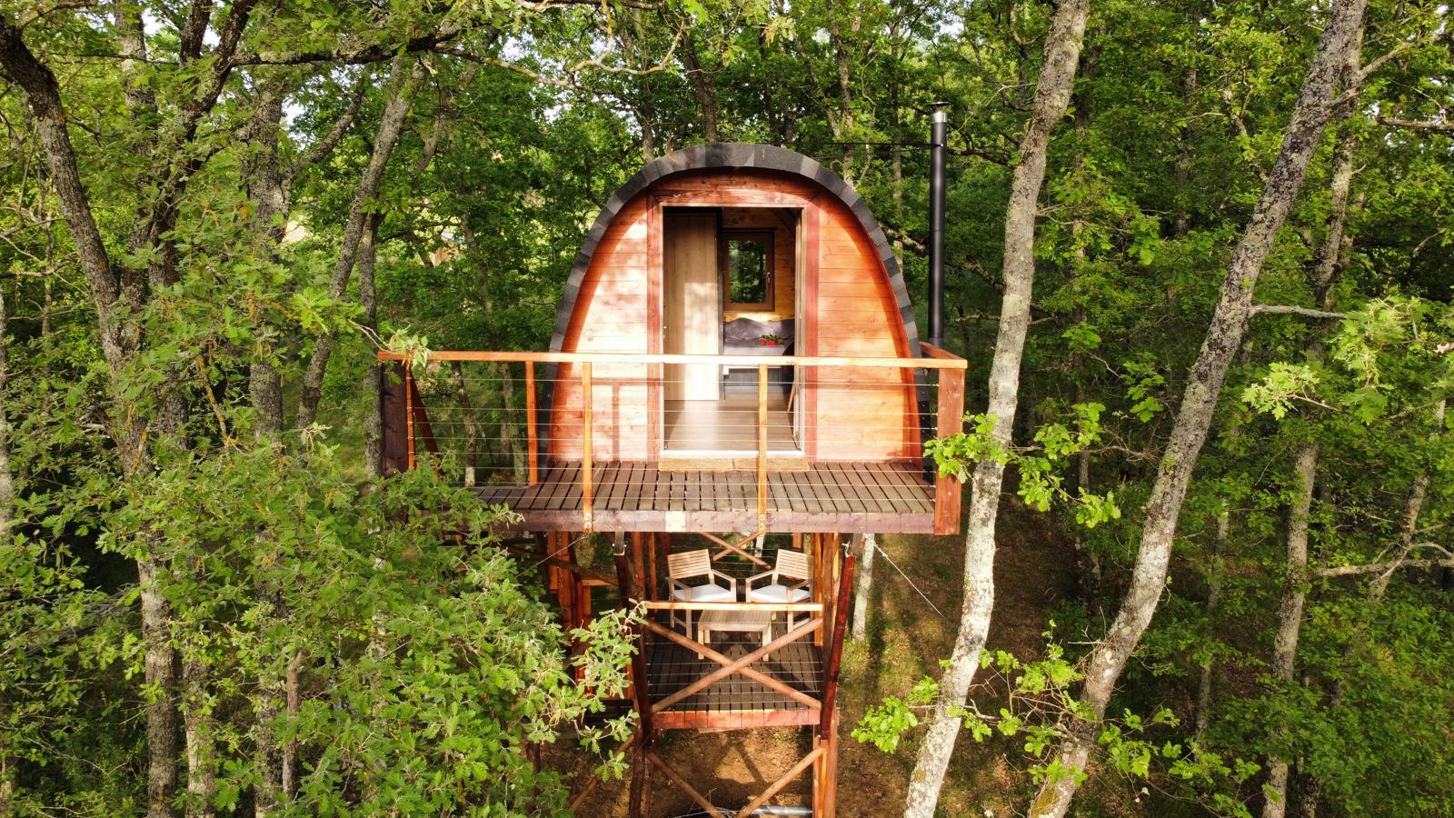 La cabane entre les cimes — Cabane sur pilotis avec vue panoramique à Haute-Garonne à Rieumes — vue intérieure