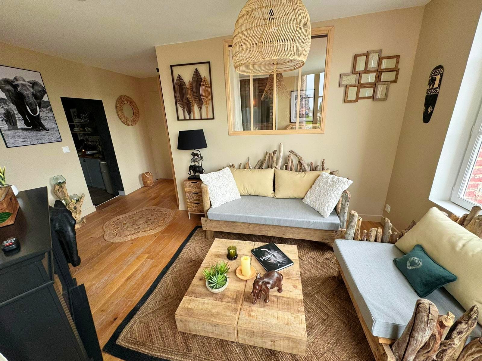 Évasion Sauvage et Luxe — Chambre à thème avec spa à Amiens à Amiens — espace de vie