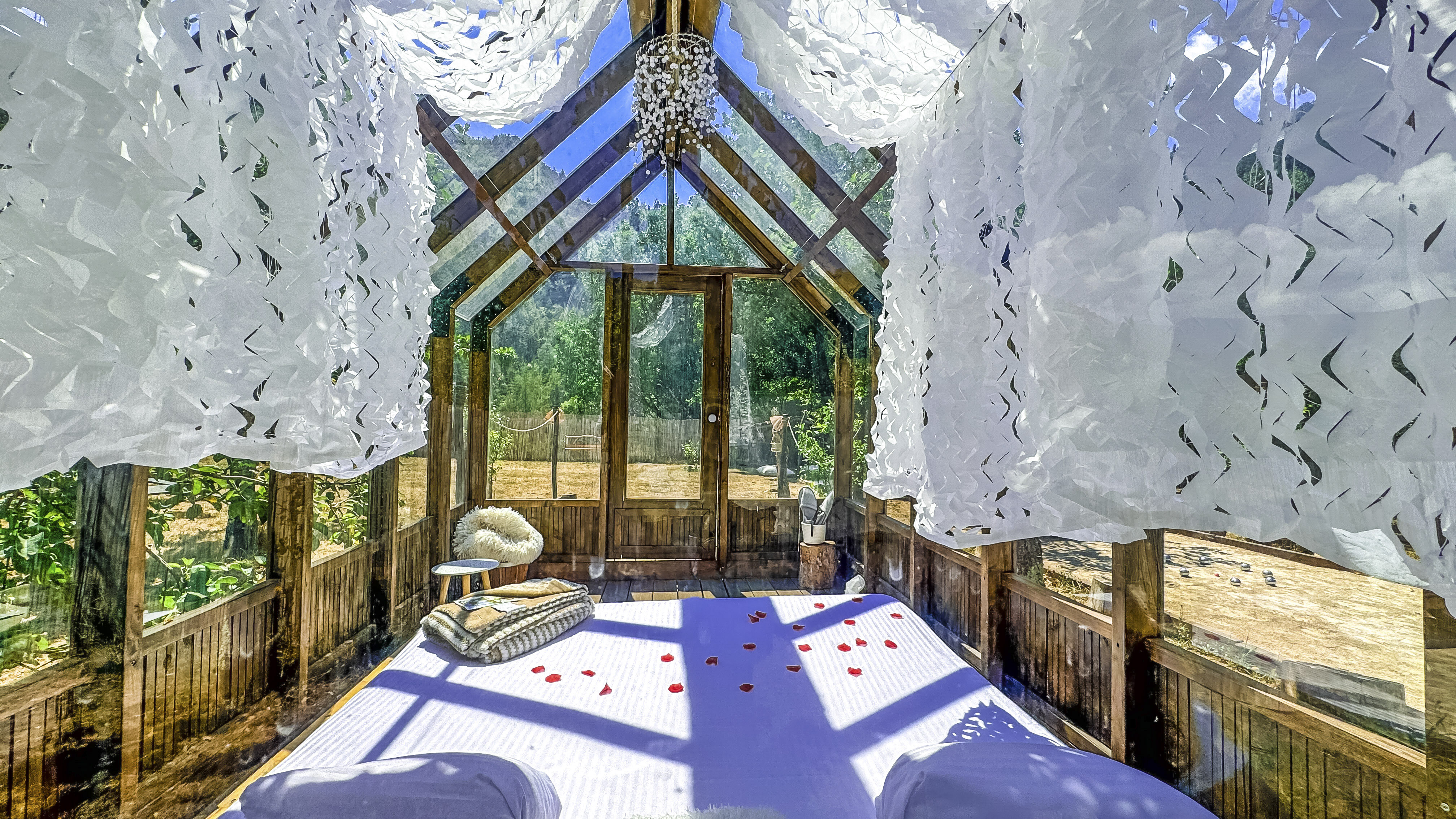 Chalet en verre sous une pluie d’étoiles : une expérience unique en Provence à Lantosque — détail architectural