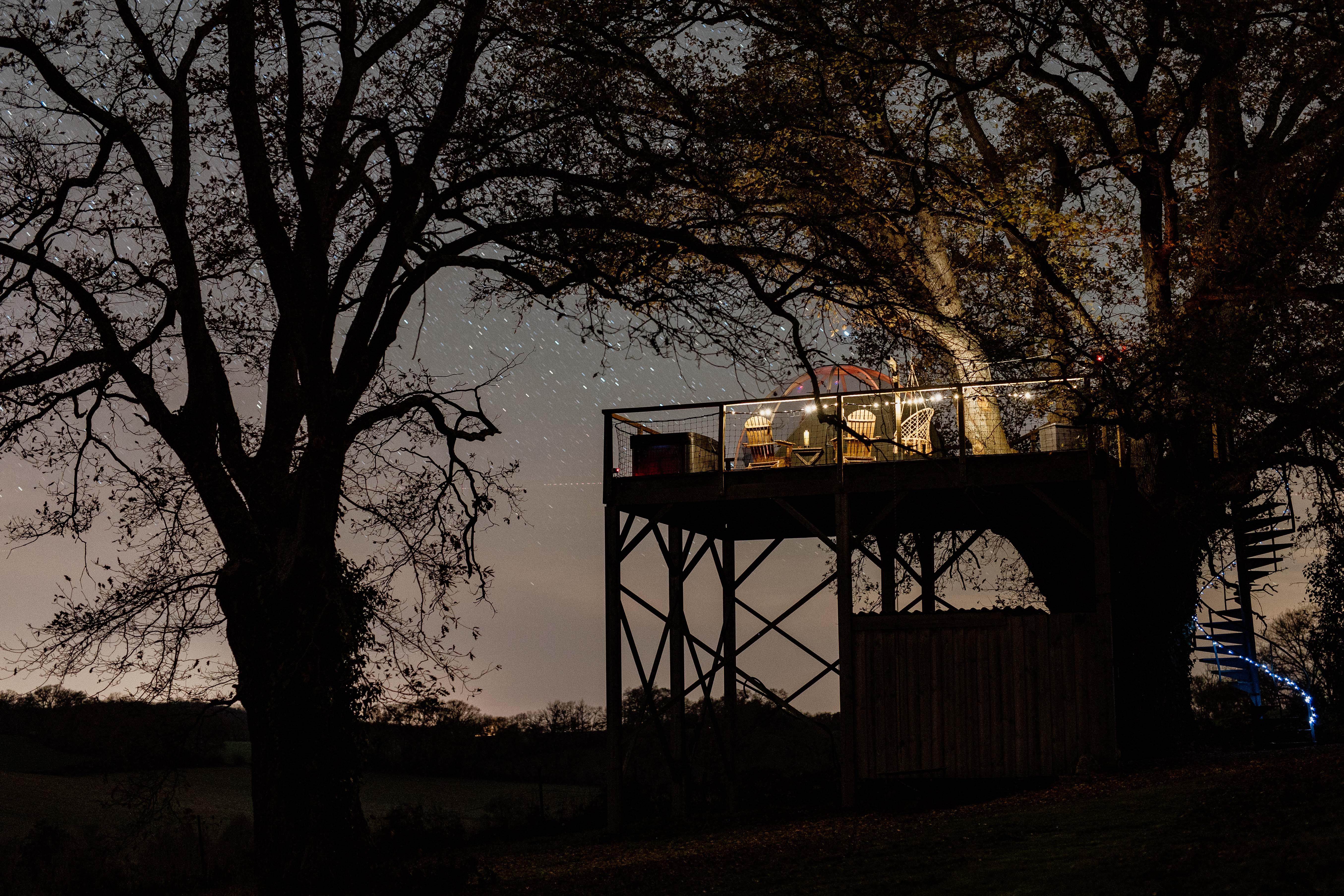Bulle au sommet du Chêne & Spa — Nuit perchée à 6m dans le Gers à Lartigue — chambre