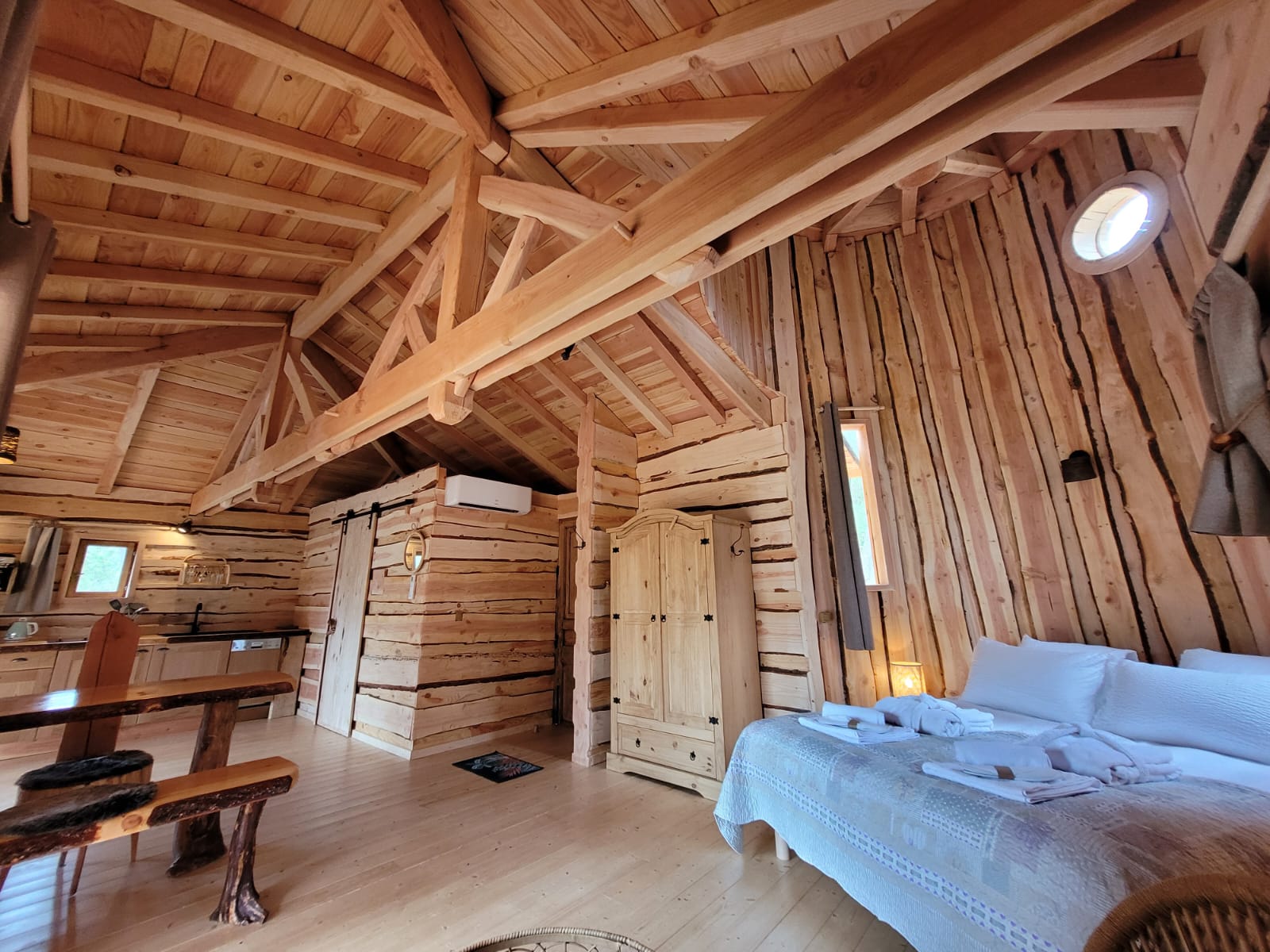 La cabane & spa Cassiopée — Nuit perchée à 9m en Ardèche à Aubenas — cuisine