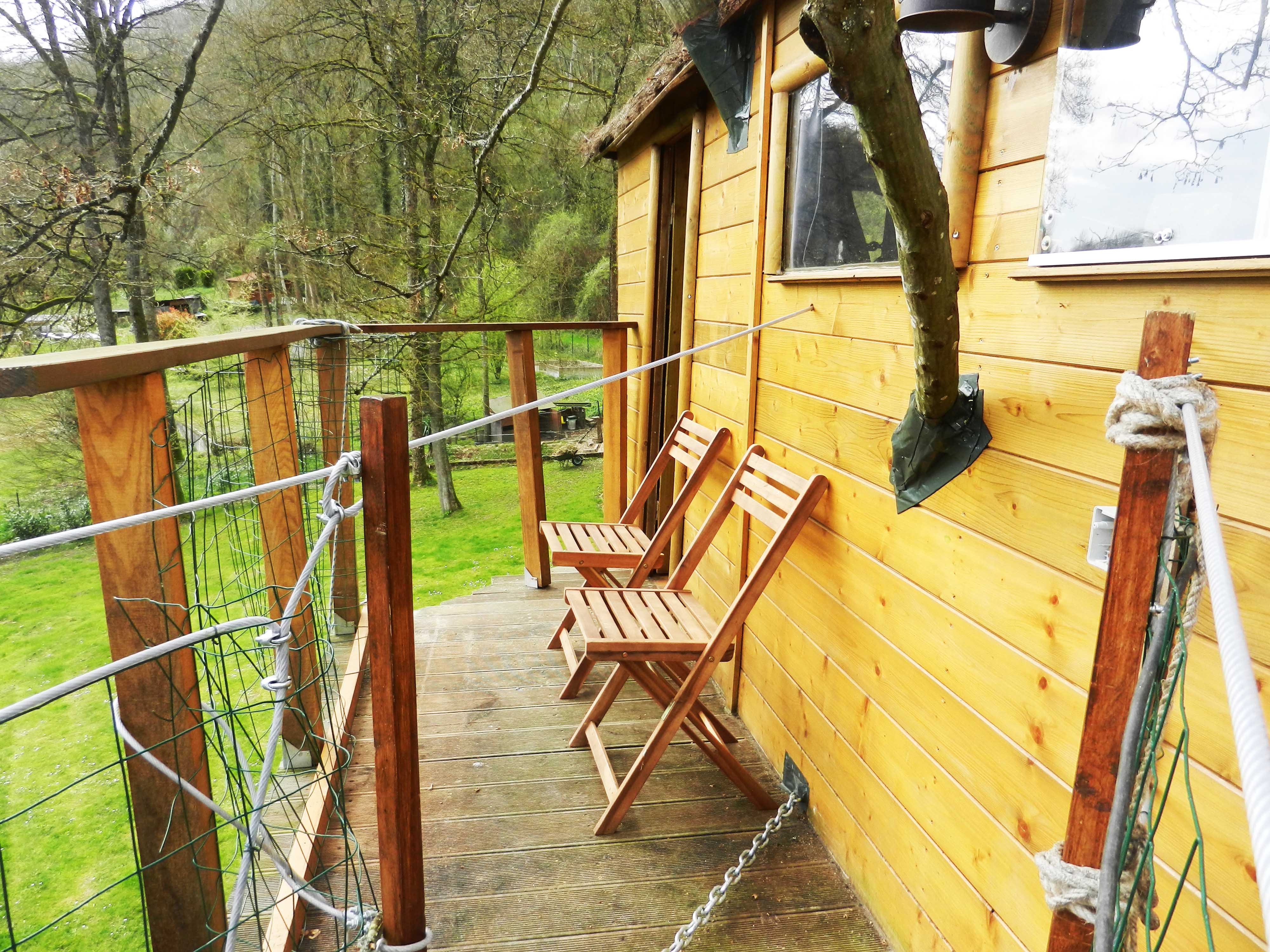 La Cabane du Charme : une expérience suspendue dans les arbres à Chamigny — environnement naturel