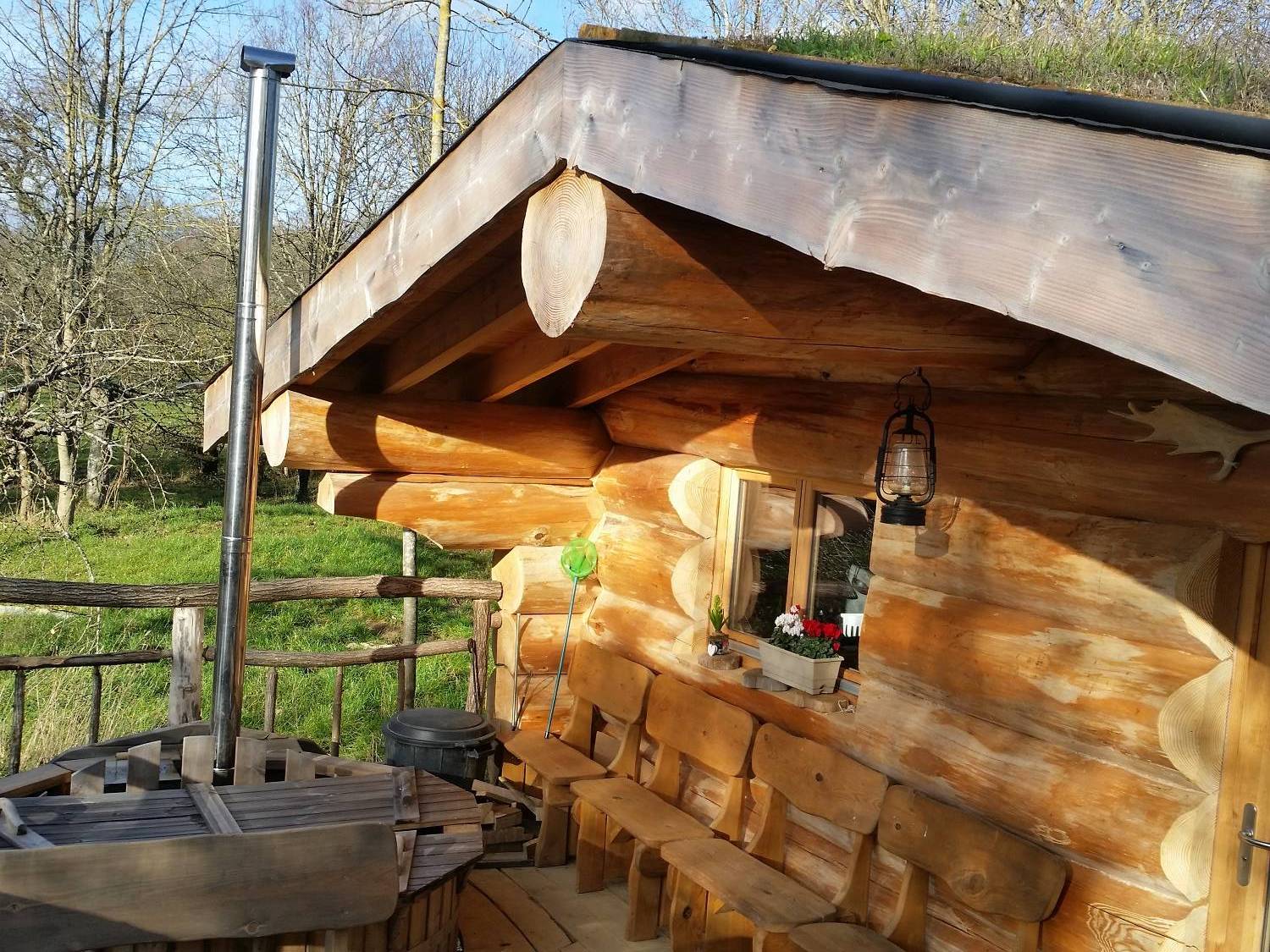 Évasion au Nordic & Spa : Cabane sur pilotis en Champagne-Ardenne à Chennegy — espace de vie