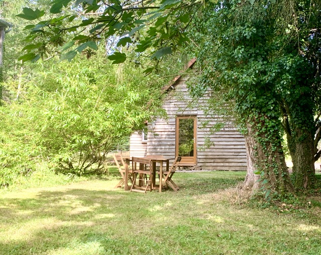 Chalet au bord de l’eau et des chevaux : une escapade romantique en Bourgogne