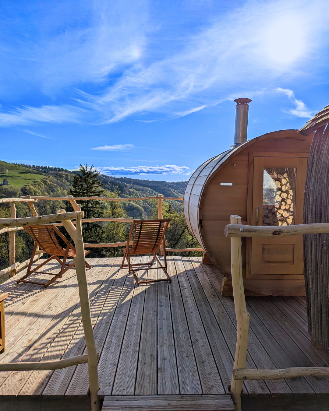 Le Clocheton des Fées — Cabane sur pilotis avec spa à Cantal à Saint-Jacques-des-Blats — salle de bain
