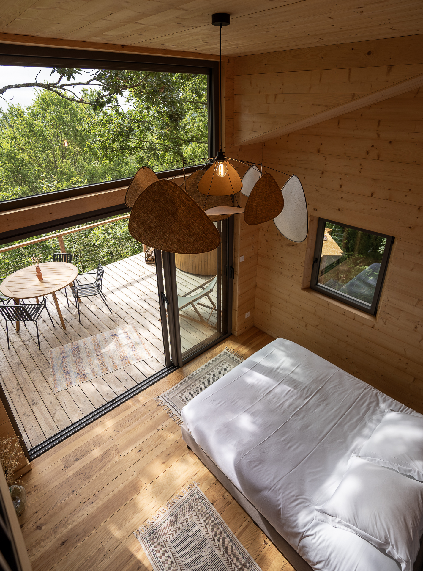 Le Séchoir : une cabane dans les arbres avec spa en Aquitaine à Laparade — vue intérieure
