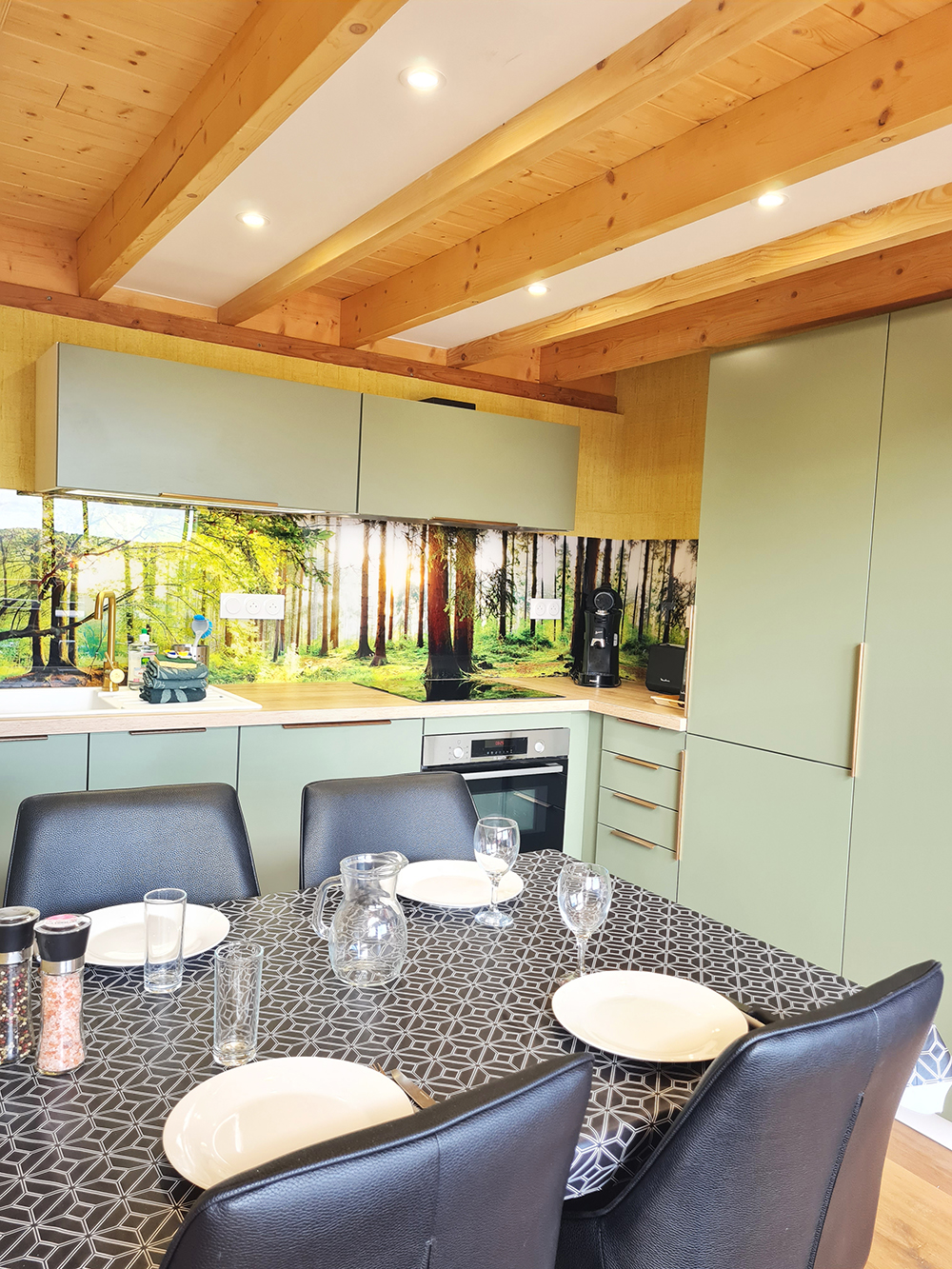 Cabane l'Enchantée : une expérience suspendue en Franche-Comté à Dole — chambre
