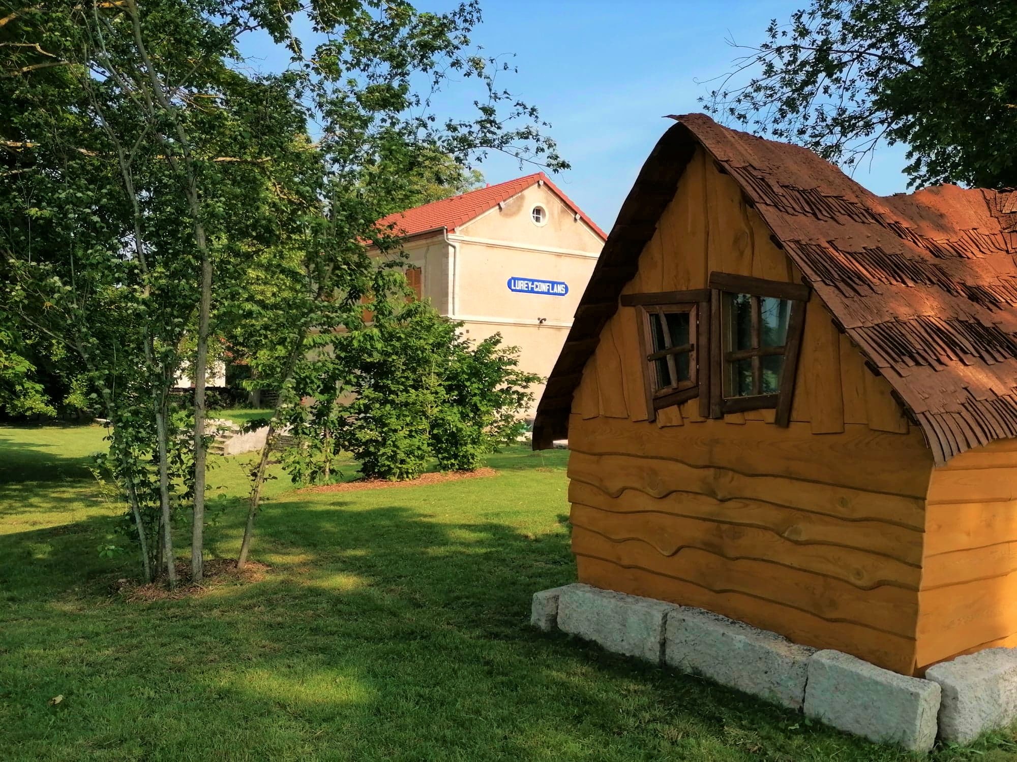 Grande Cabane de la Gare — Séjour relaxant avec spa à Lurey (Marne) à Esclavolles-Lurey — espace de vie