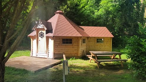 Kota finlandais — Cabane avec terrasse à Ardèche à Le Teil — vue intérieure